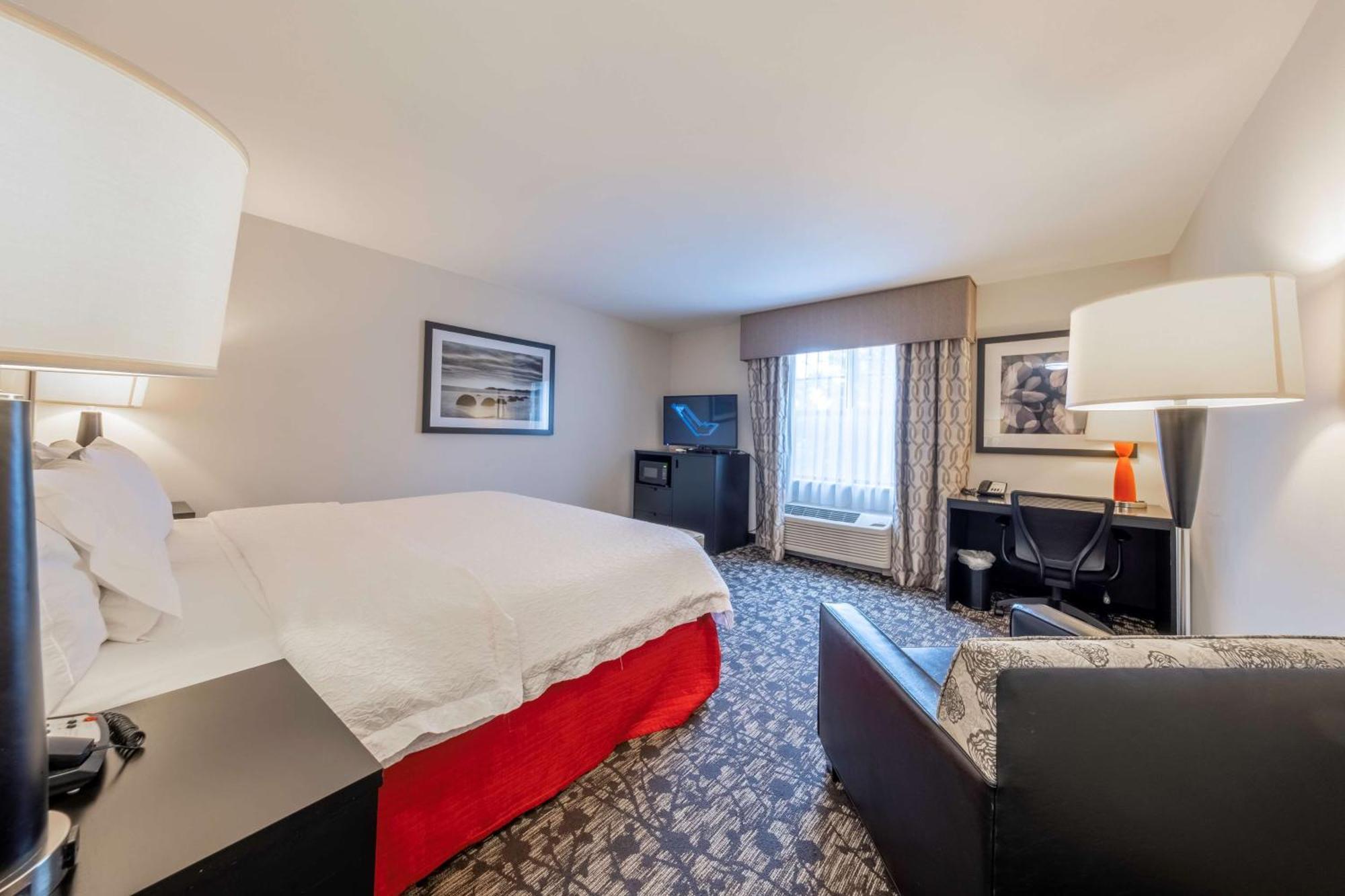 King Room with King Bed - Non-Smoking,1557846223:JPEG