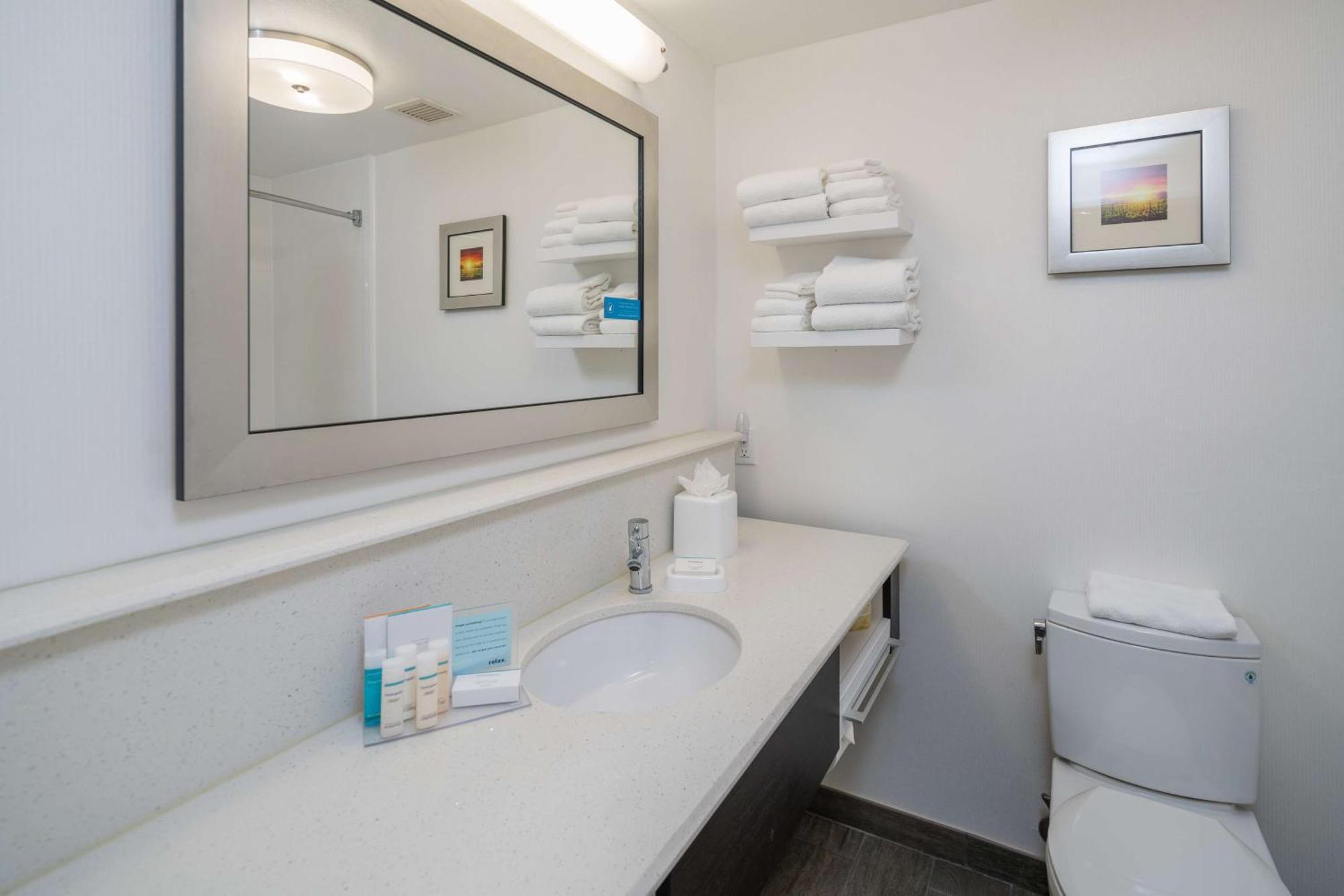 King Room with King Bed - Non-Smoking,1557873553:JPEG