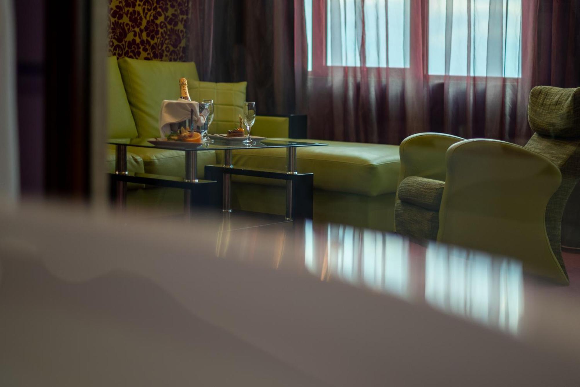 Deluxe Apartment