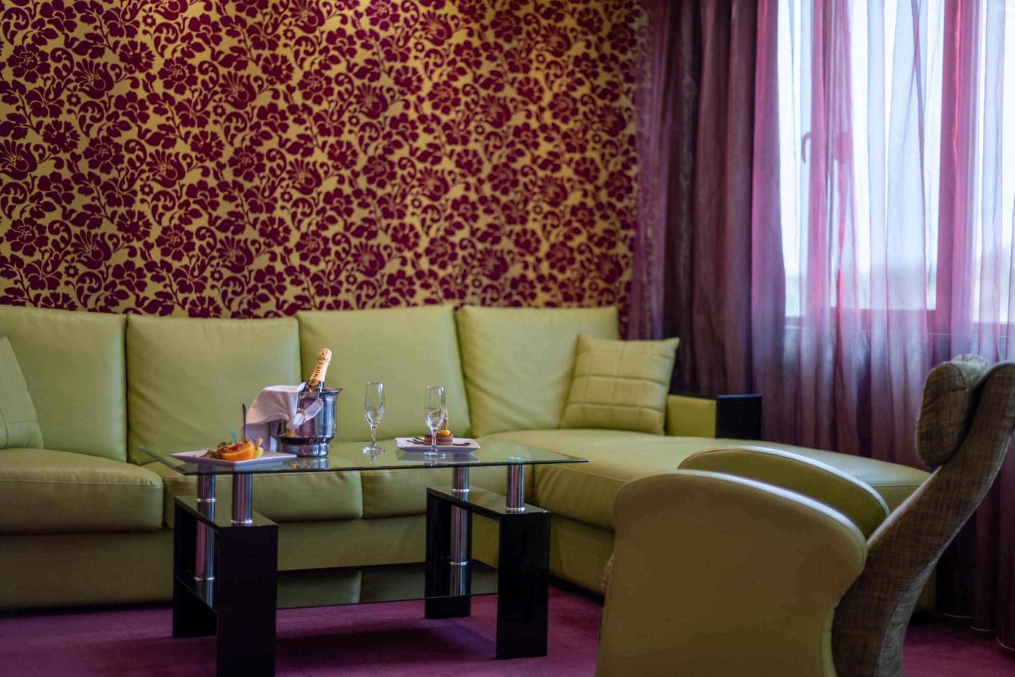 Deluxe Apartment
