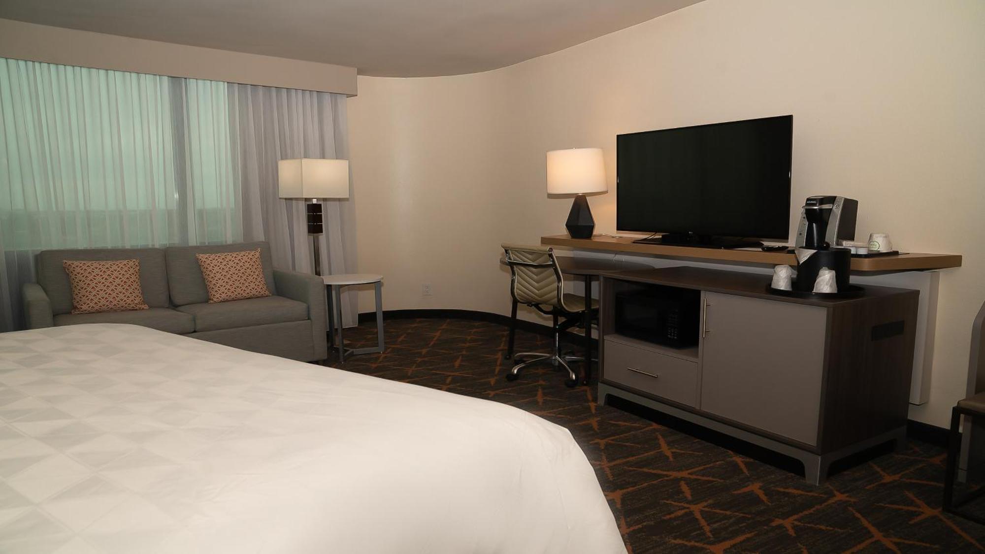 Standard King Room with Roll-in Shower - Mobility Accessible