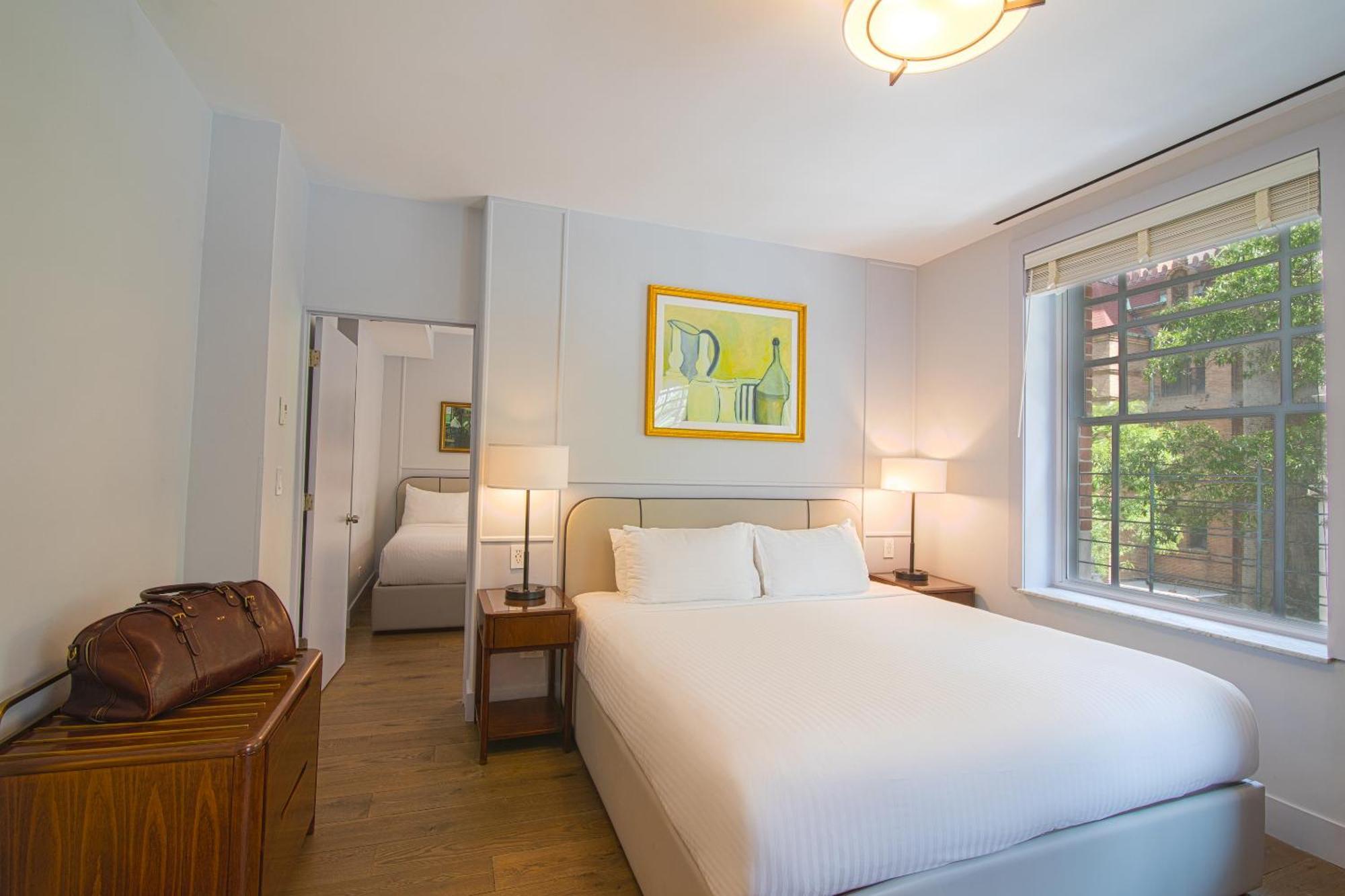 Family Suite 1 King Bed & 2 Full Beds,1558242220:JPEG