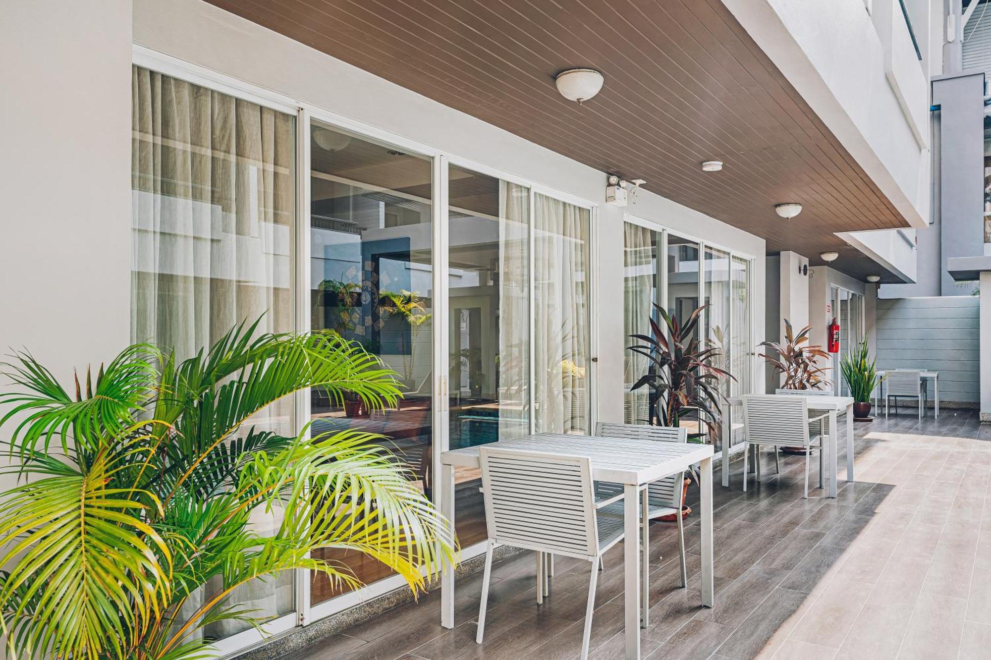 Junior Suite Pool Side