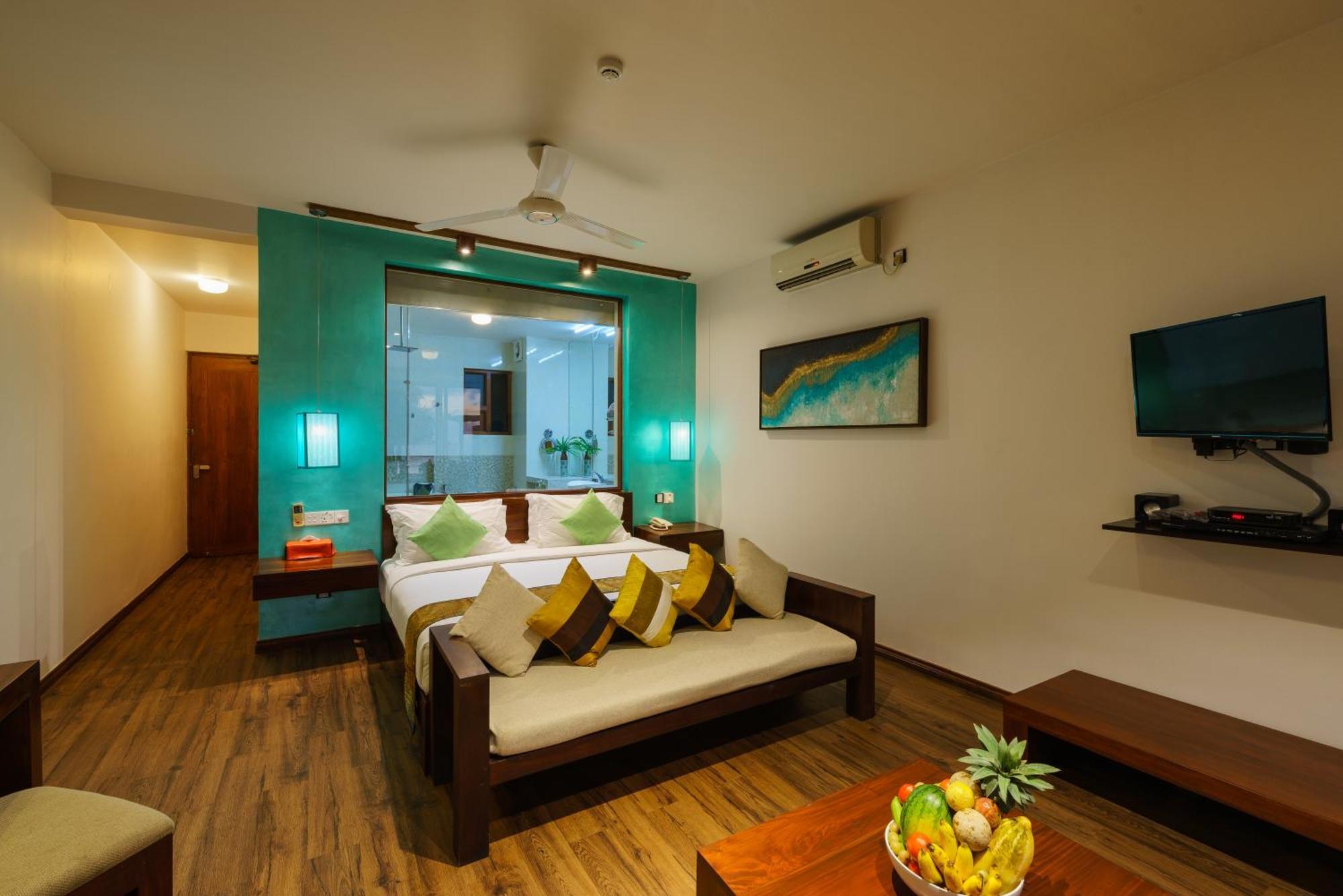 Deluxe Room Sea View on selected wines
