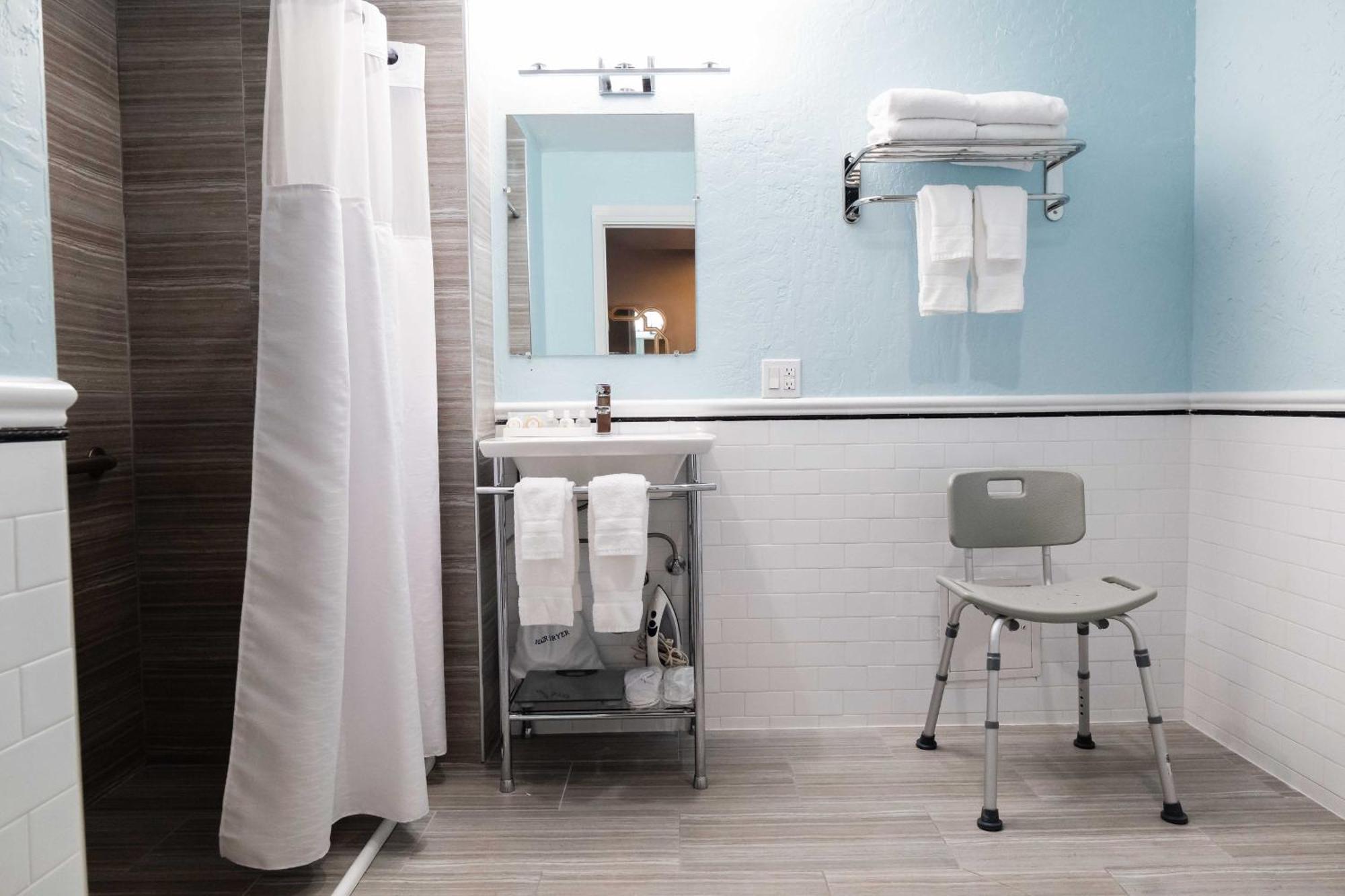 Queen Room Roll Shower Disability Access