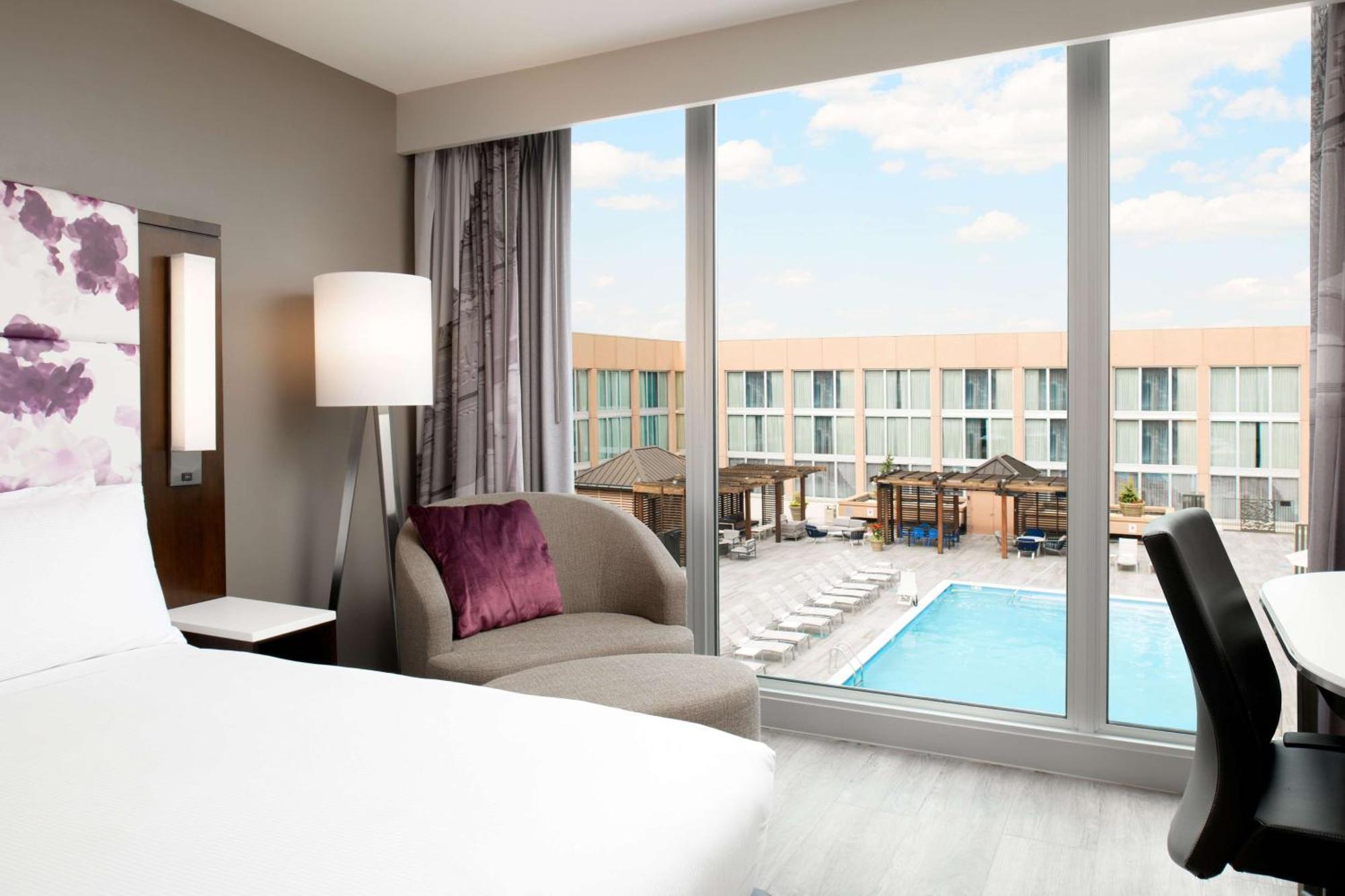 Deluxe King Room Pool View