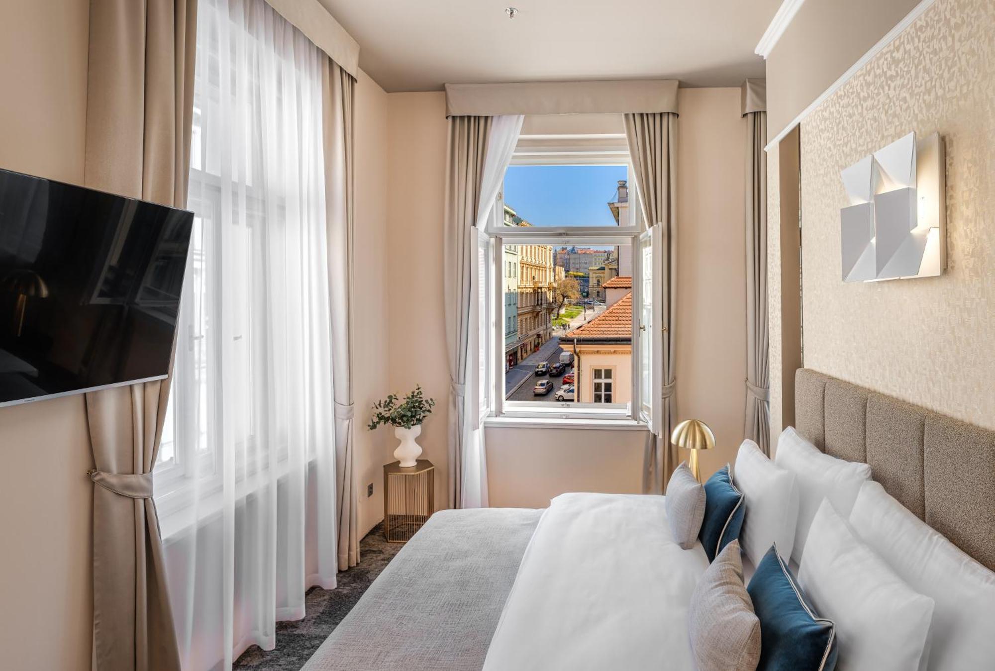 Superior King Room
