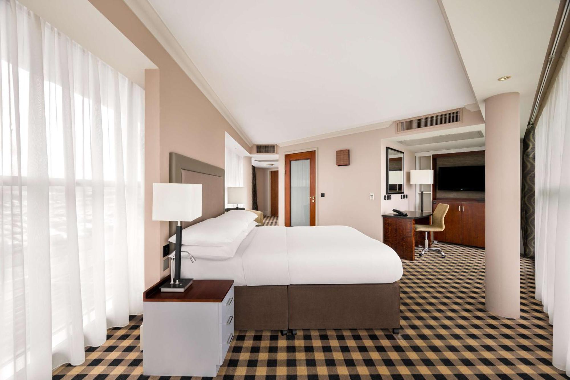 Queen Room Mobility Access