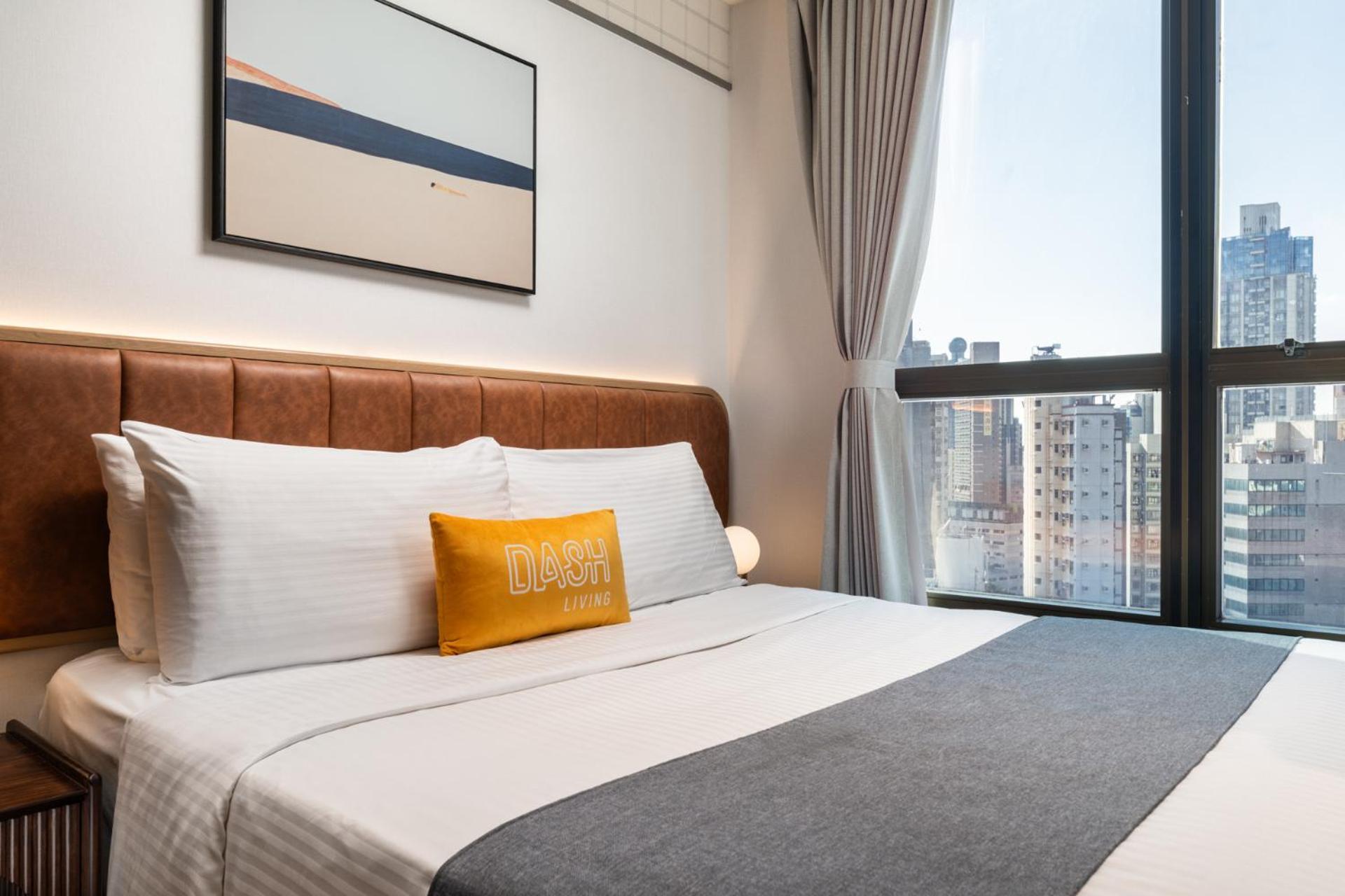 Premier Queen Room