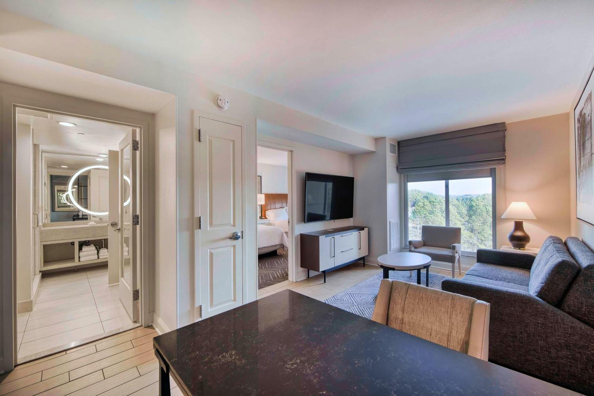 Non-Smoking Queen Suite Two Queen Beds