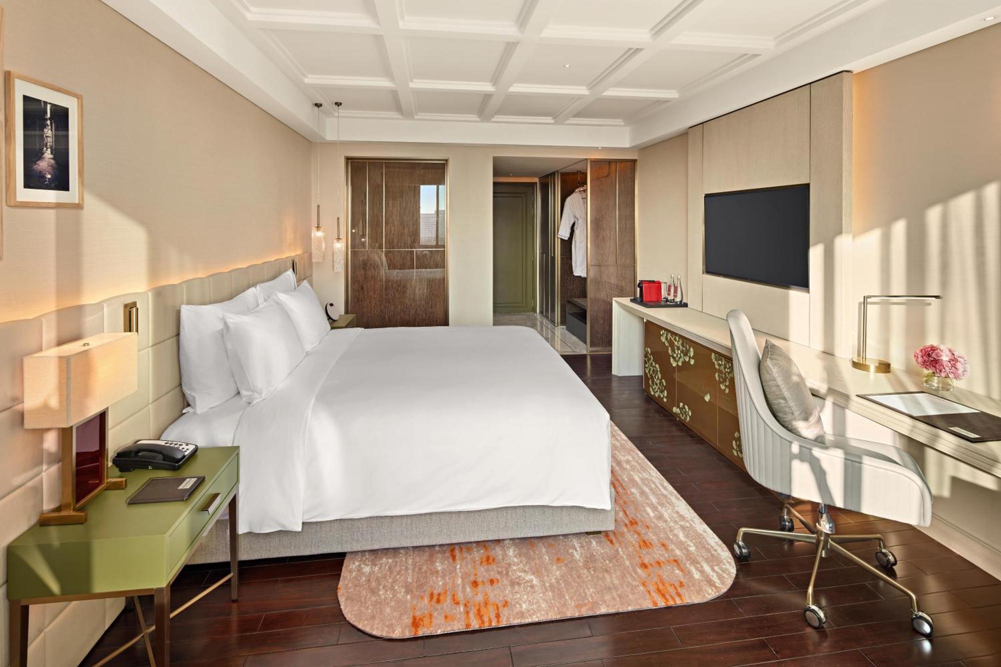 Executive King Room Lounge Access High Floor Complimentary daily chocolate hour 5-6pm