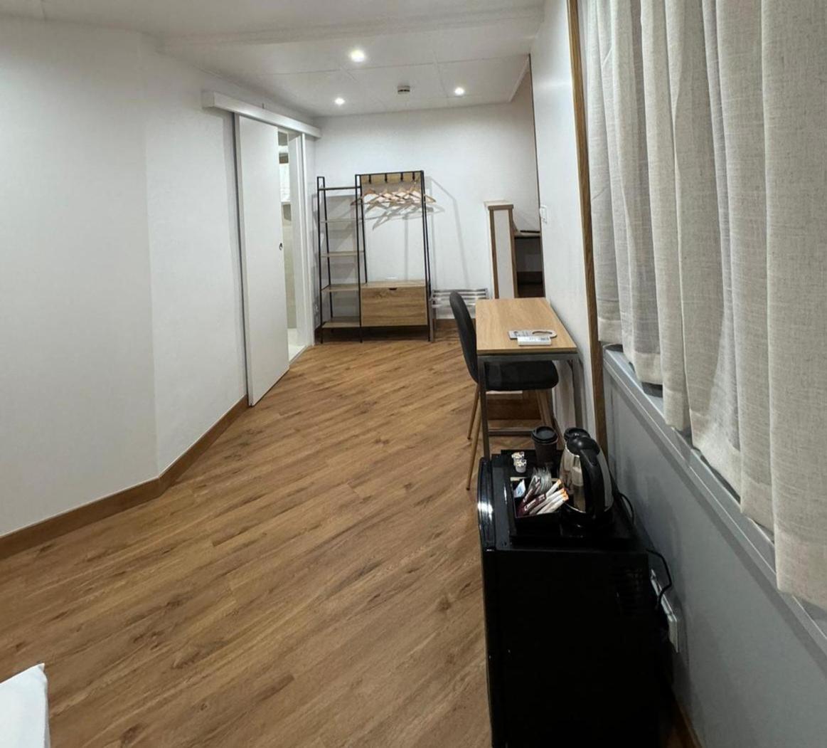 Suite,1566917588:JPEG