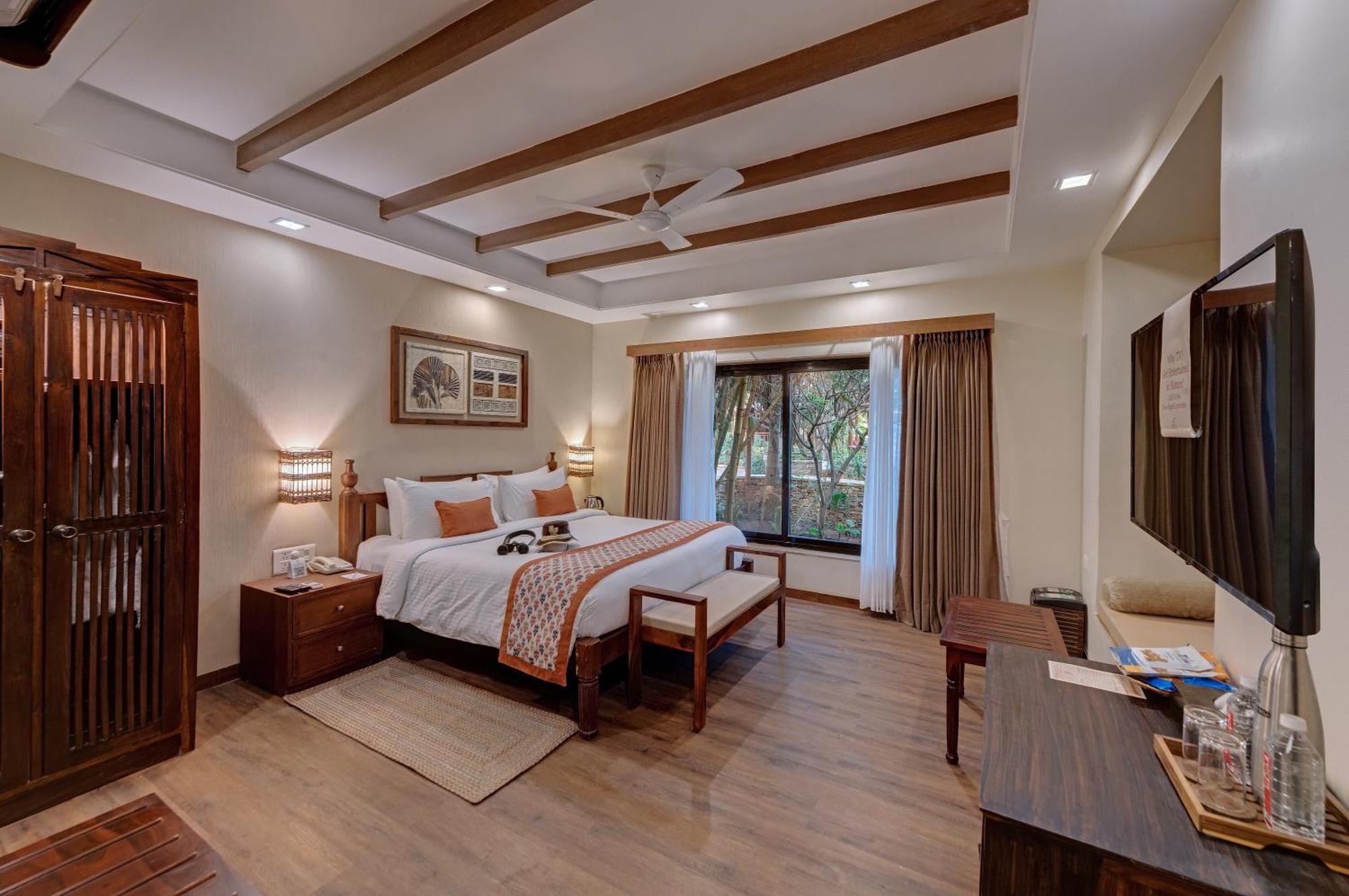 Fern Club Suite - 15 minute Free foot massage