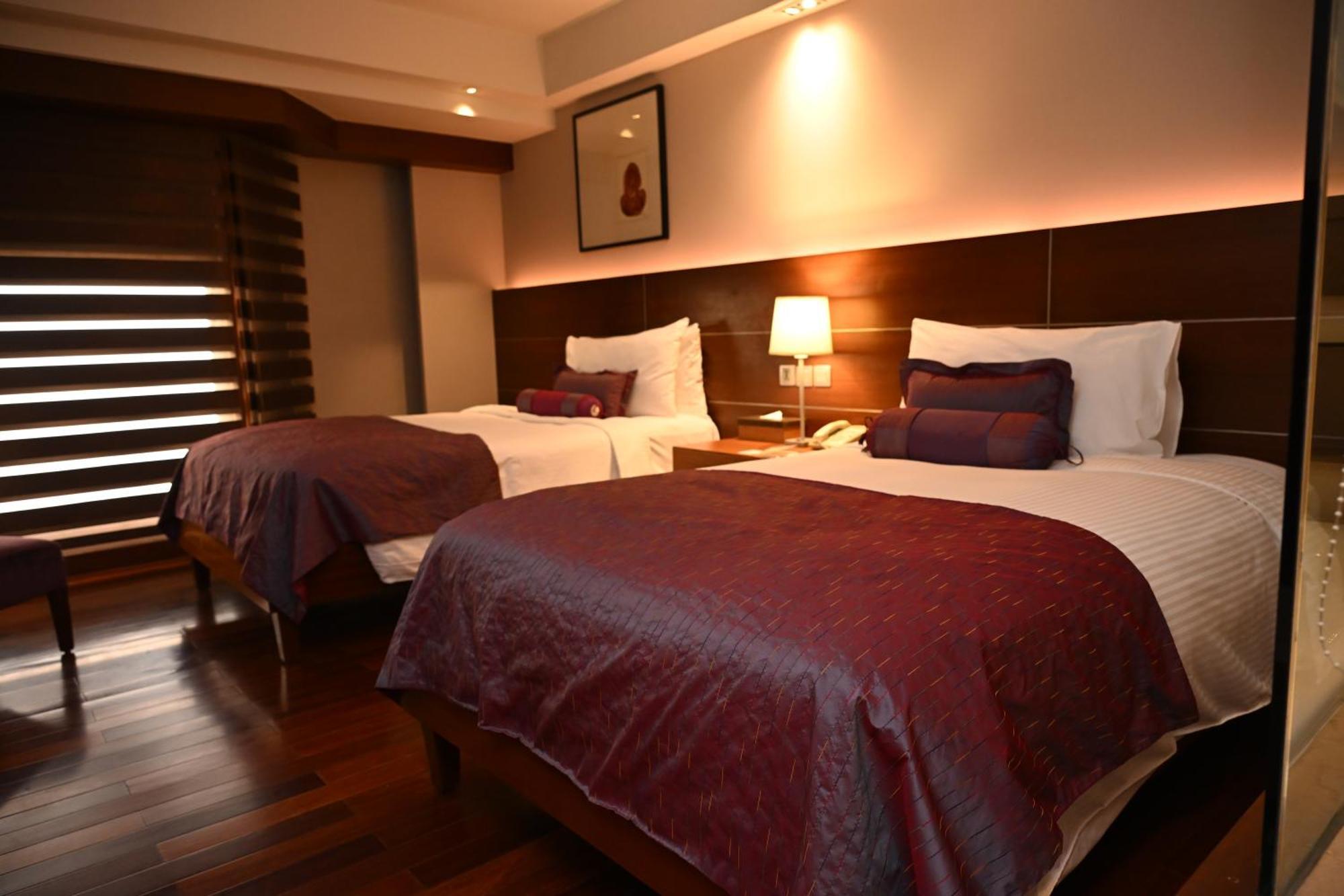 Executive Club Twin Room on Food & soft beverages Laundry & Spa