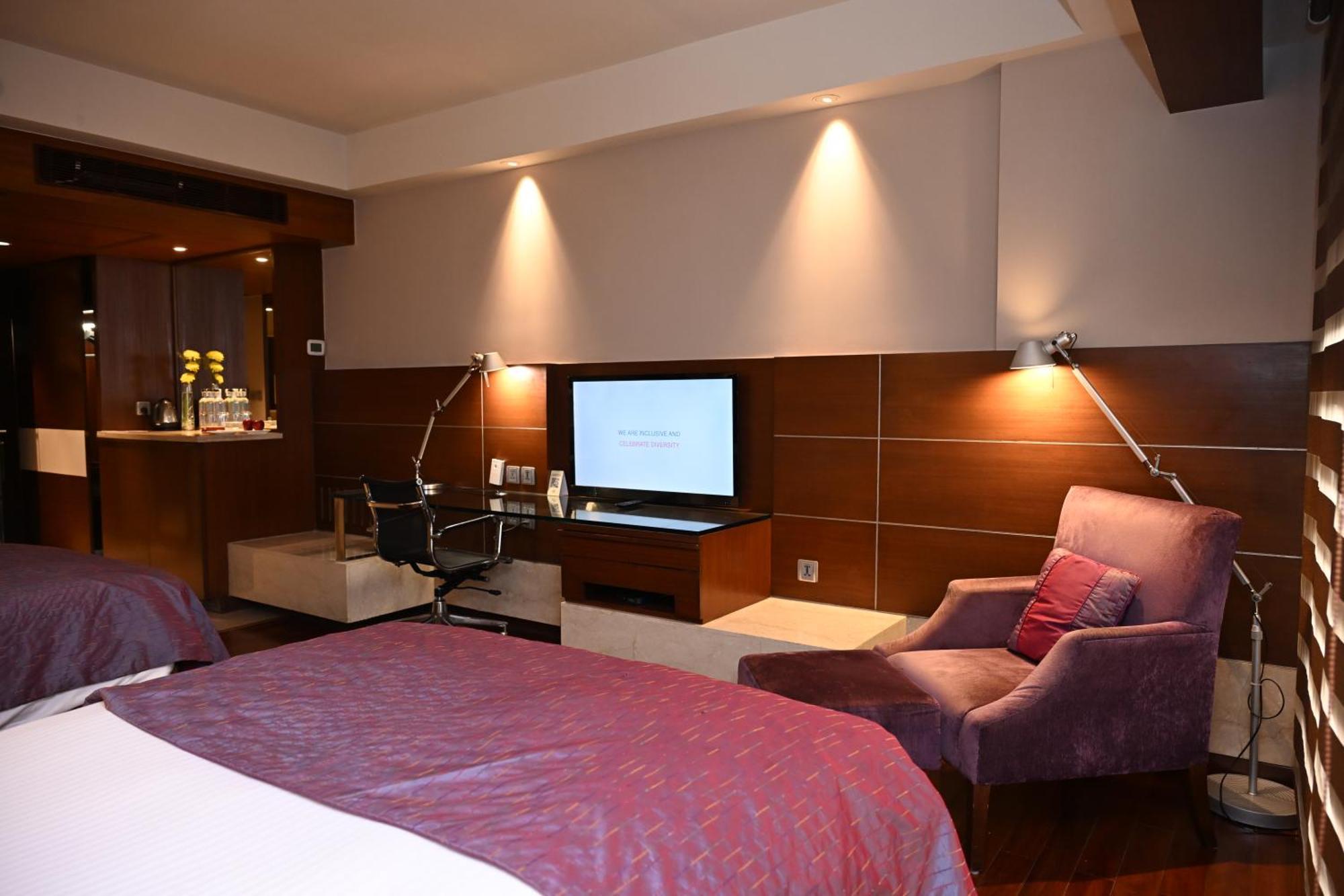 Executive Club Twin Room on Food & soft beverages Laundry & Spa