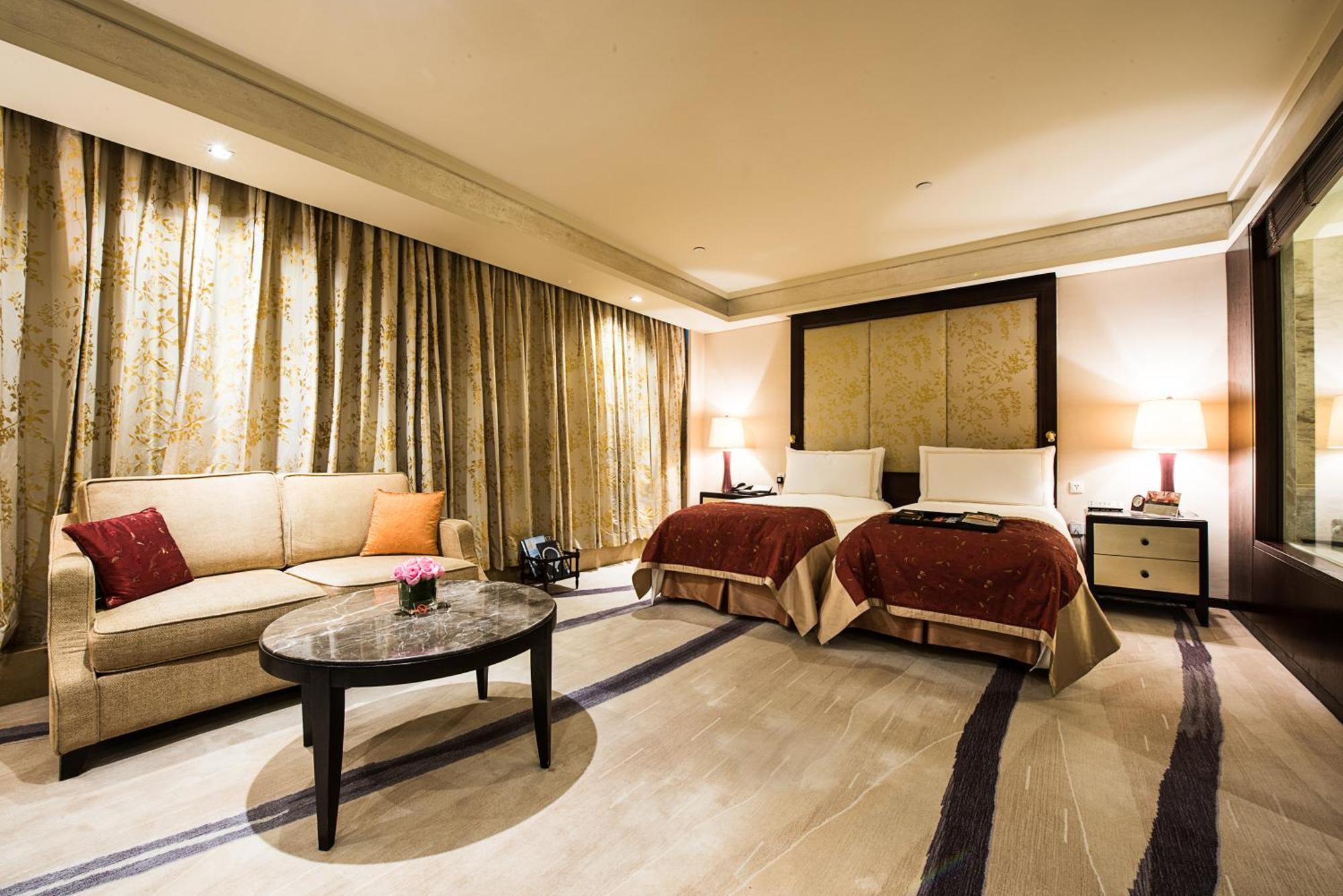 Fairmont Gold Hollywood Junior Suite Fairmont Gold Lounge Access