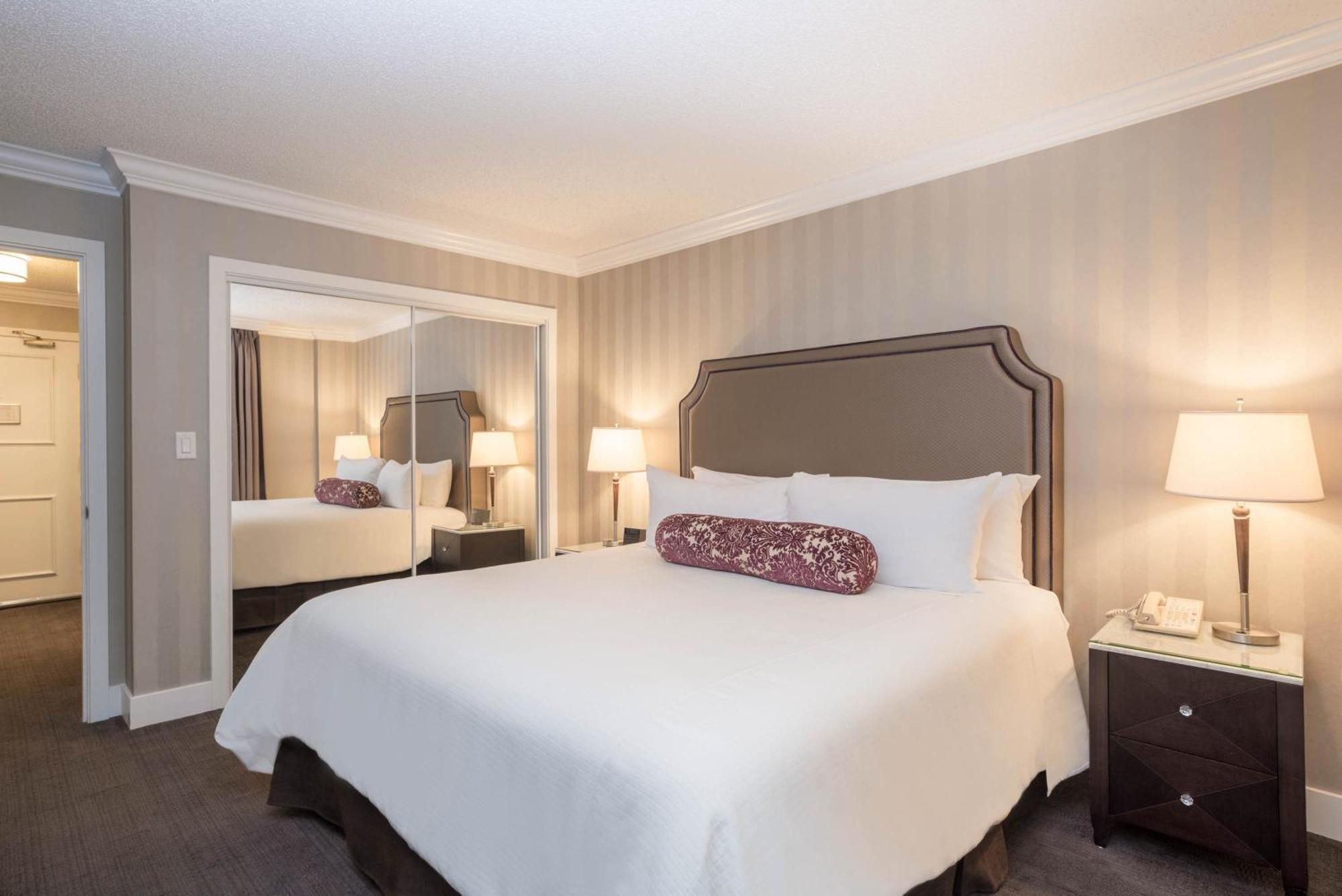 One Bedroom Sutton Suite 1 King Bed Sofa Bed
