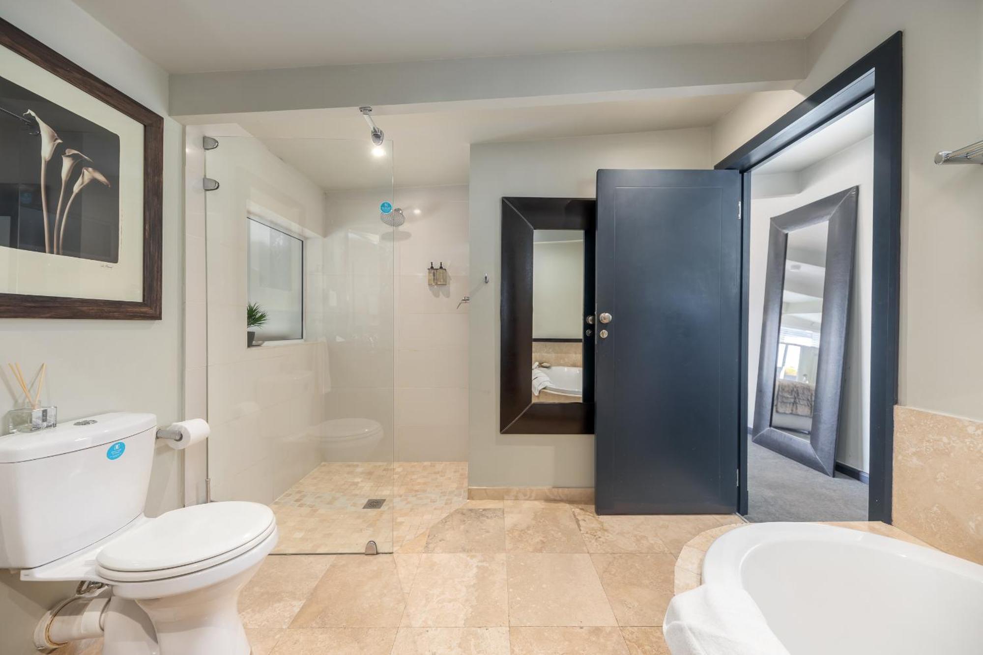 Suite with Sea View,1572632336:JPEG