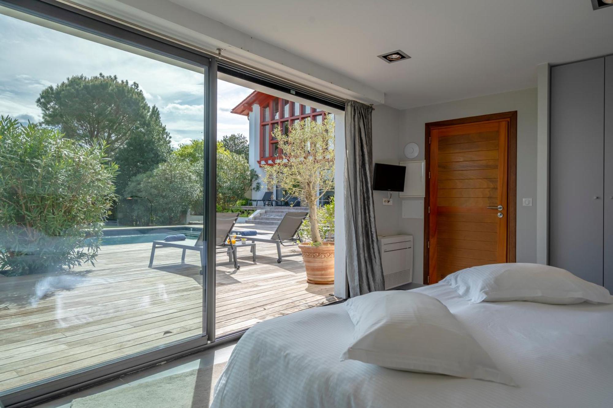 Parlementia Room Pool view