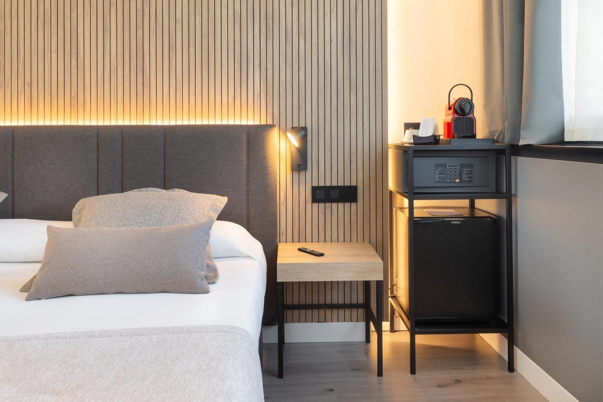 Superior Room,1574682398:JPEG