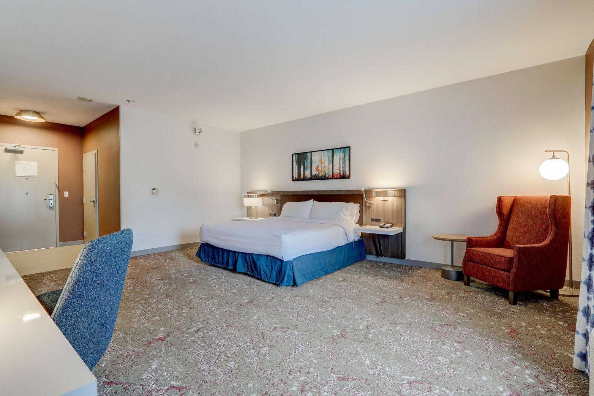 King Room - Hearing Access,1574714675:JPEG