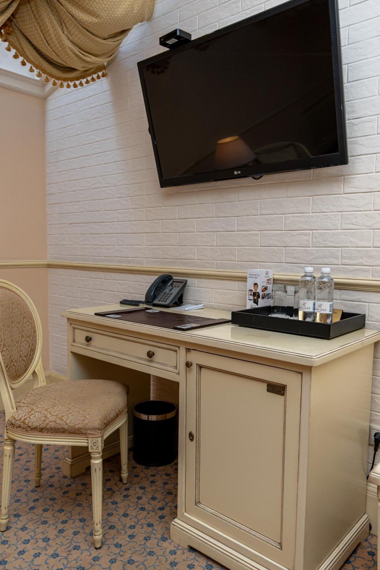 Double Room - Attic,1574716289:JPEG