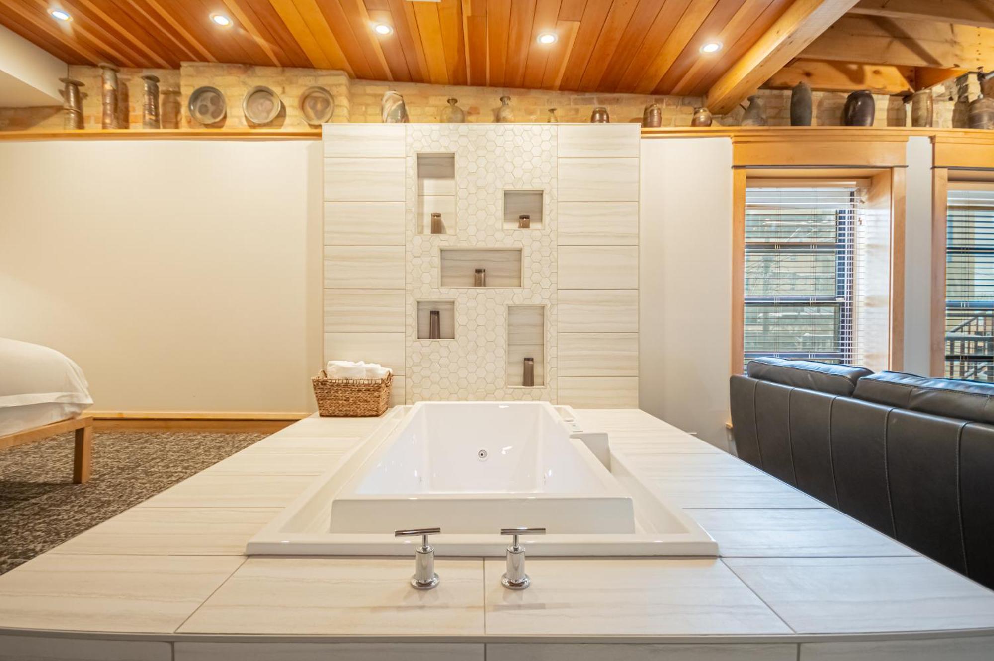 Deluxe Suite Spa Bath,1576739705:JPEG
