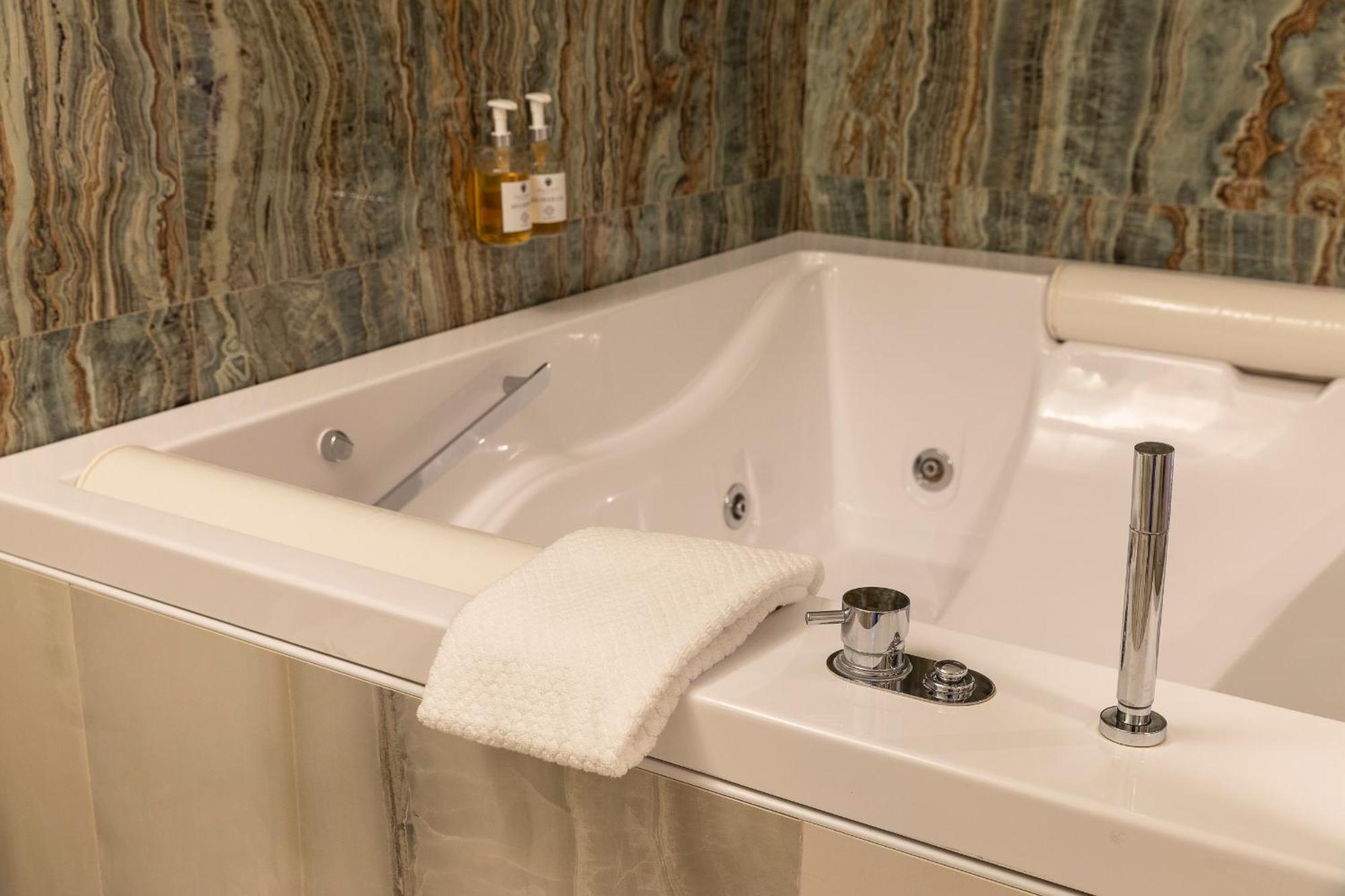 Suite Spa Bath Spa Access