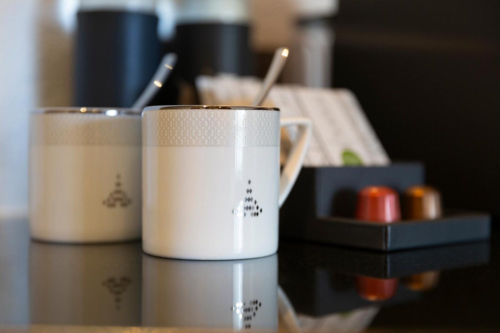 Executive Suite,1580150367:JPEG