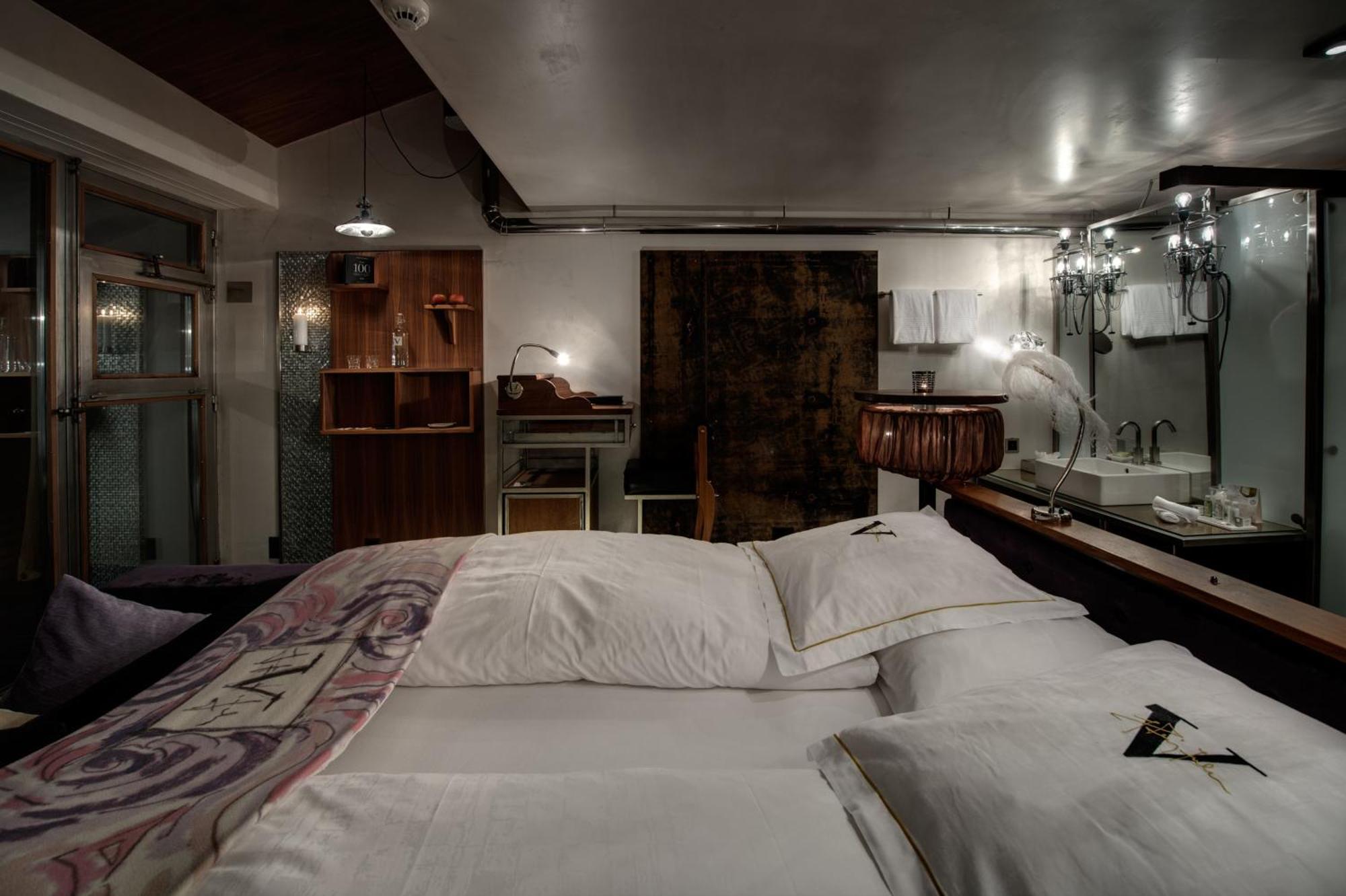 Cozy Art Double Room