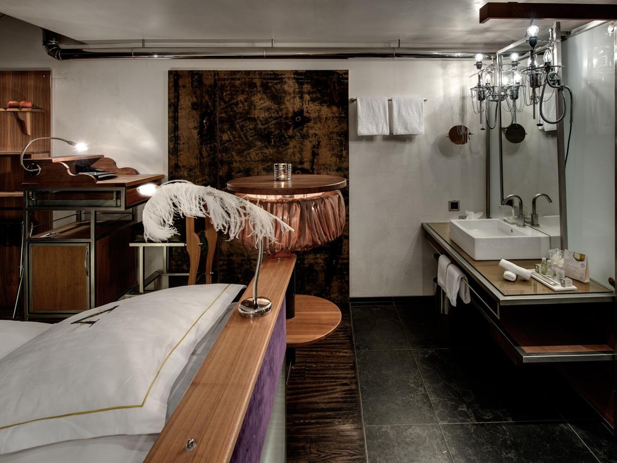 Cozy Art Double Room
