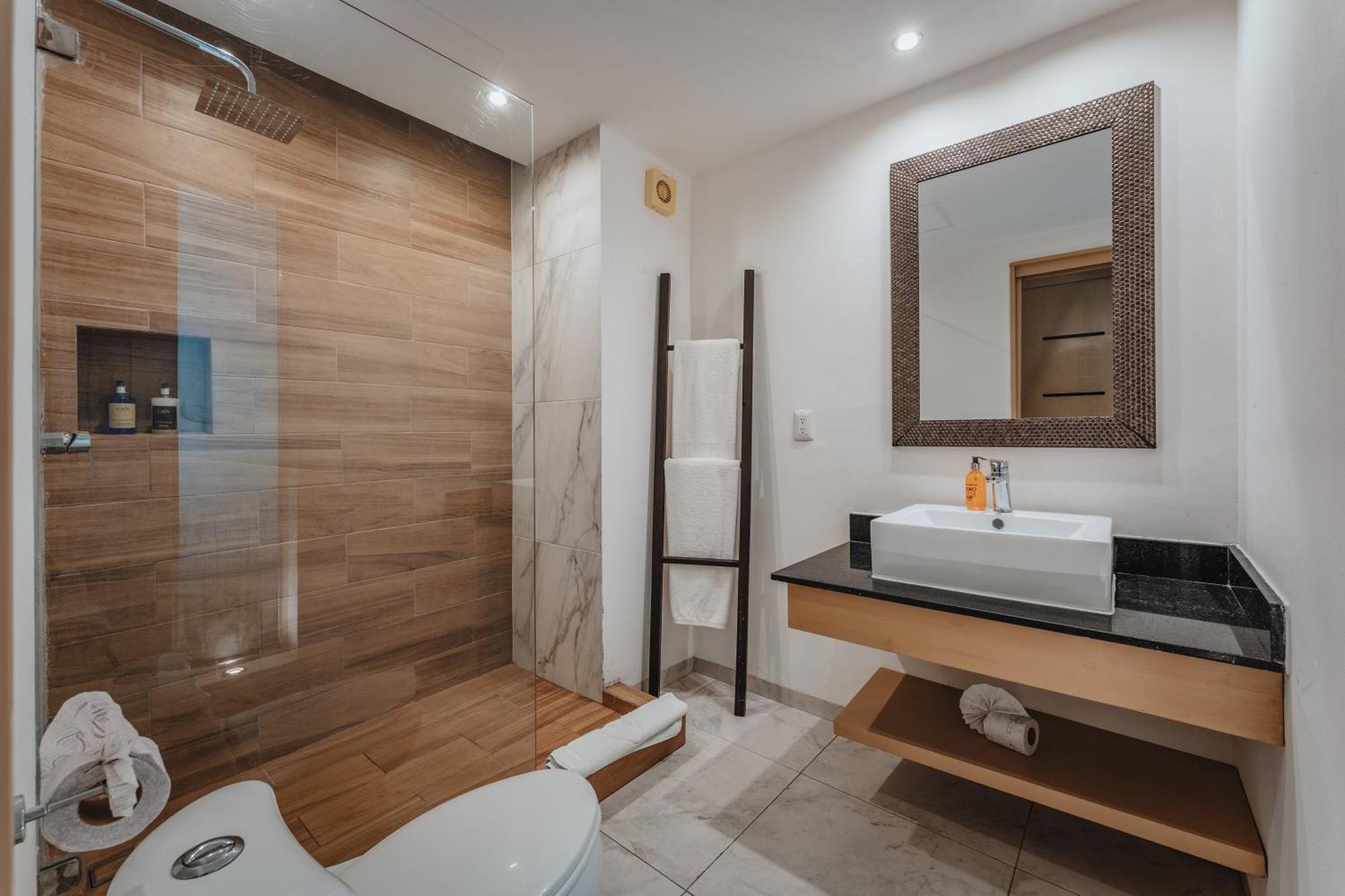 Room - King Bed or 2 Queens Beds,1580194261:JPEG