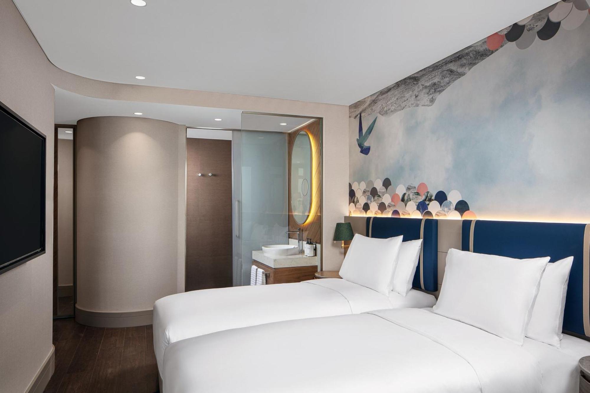 Superior Twin Room with City View