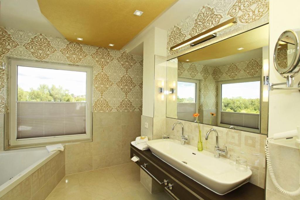 Superior One-Bedroom Apartment