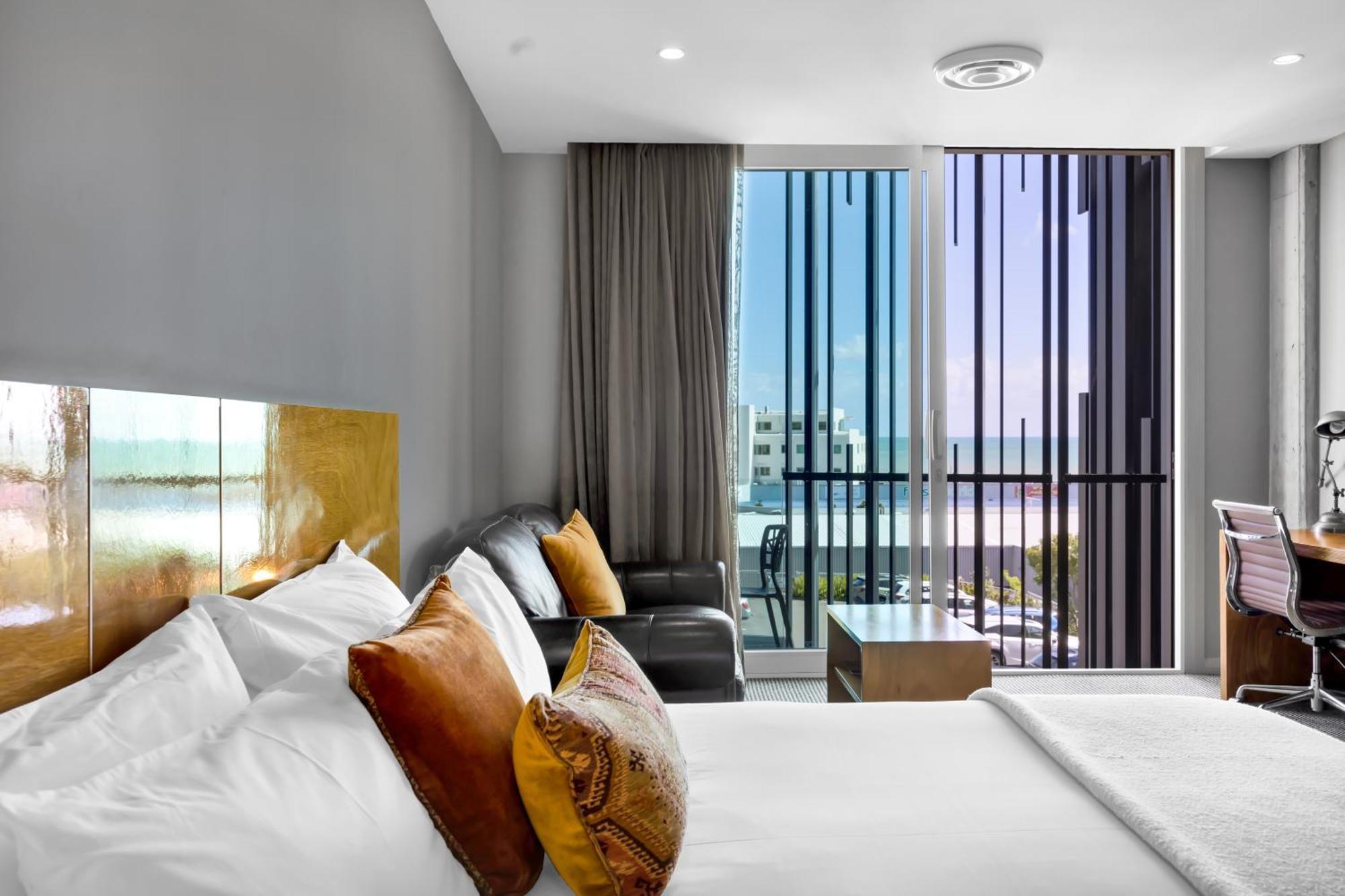 Premium Suite,1583113702:JPEG