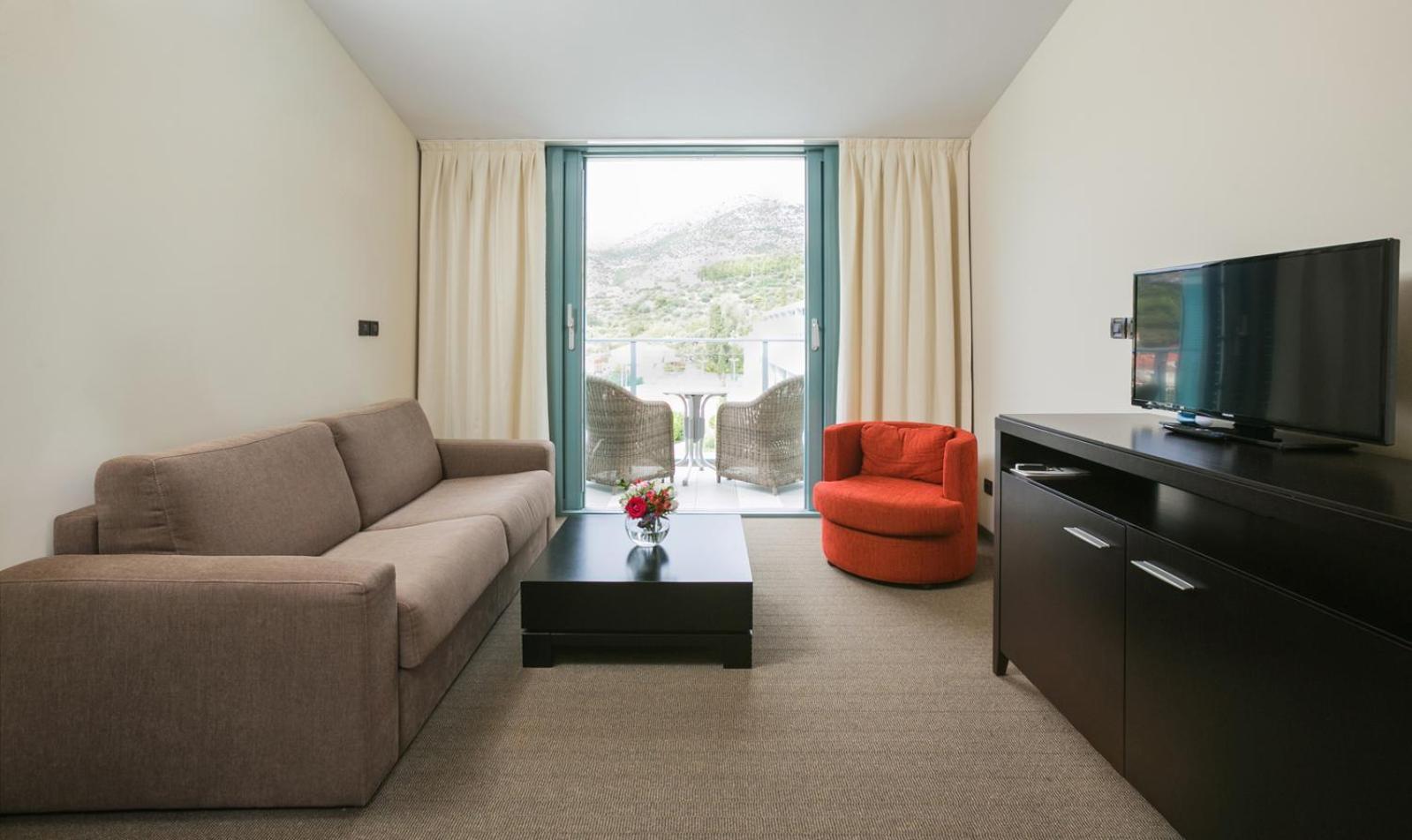 Suite Balcony Side Sea View
