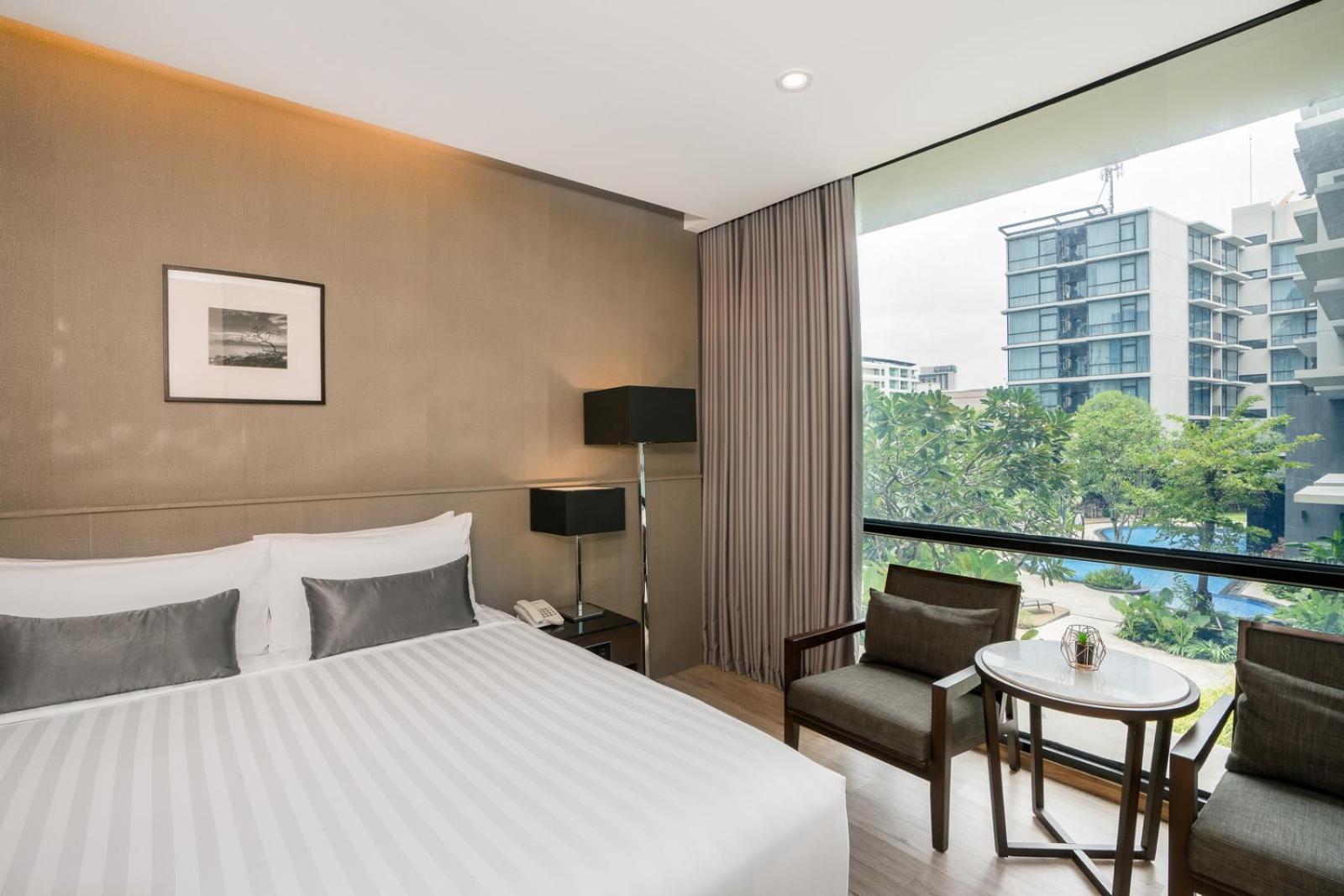 Deluxe Double Room Pool View