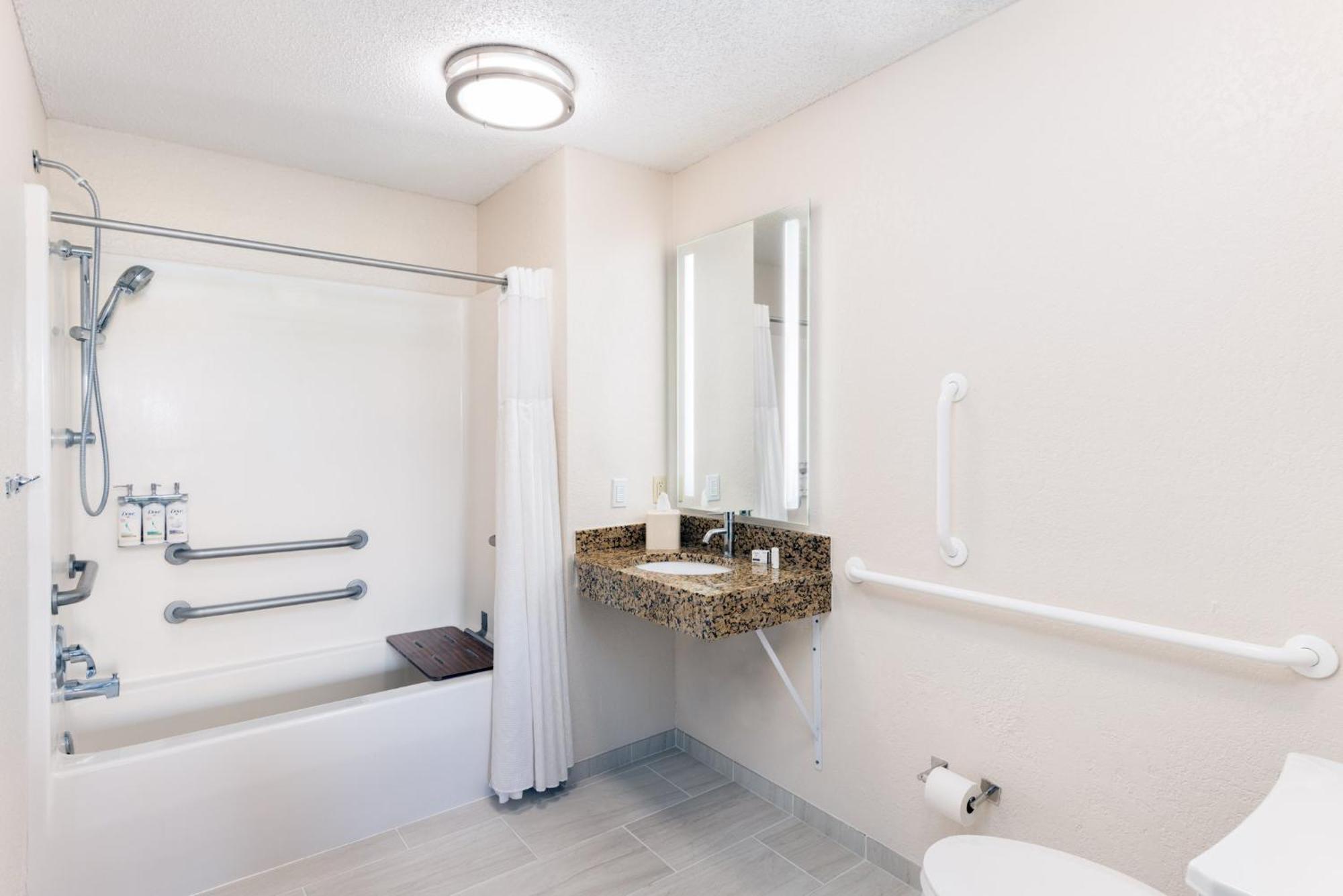 Queen Room Bath Tub Mobility Accessible Non-Smoking