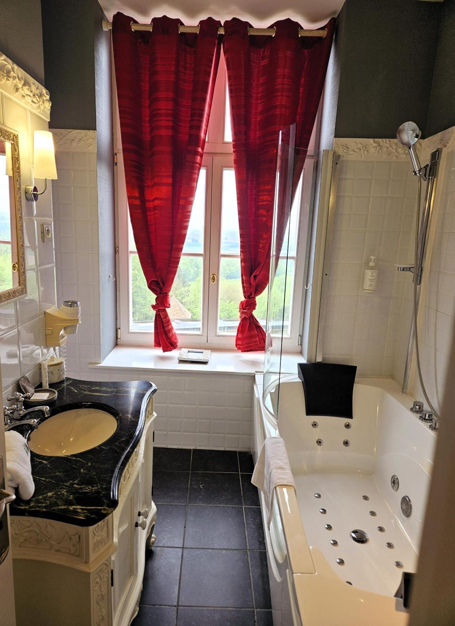 Double Room Spa Bath,1586109492:JPEG