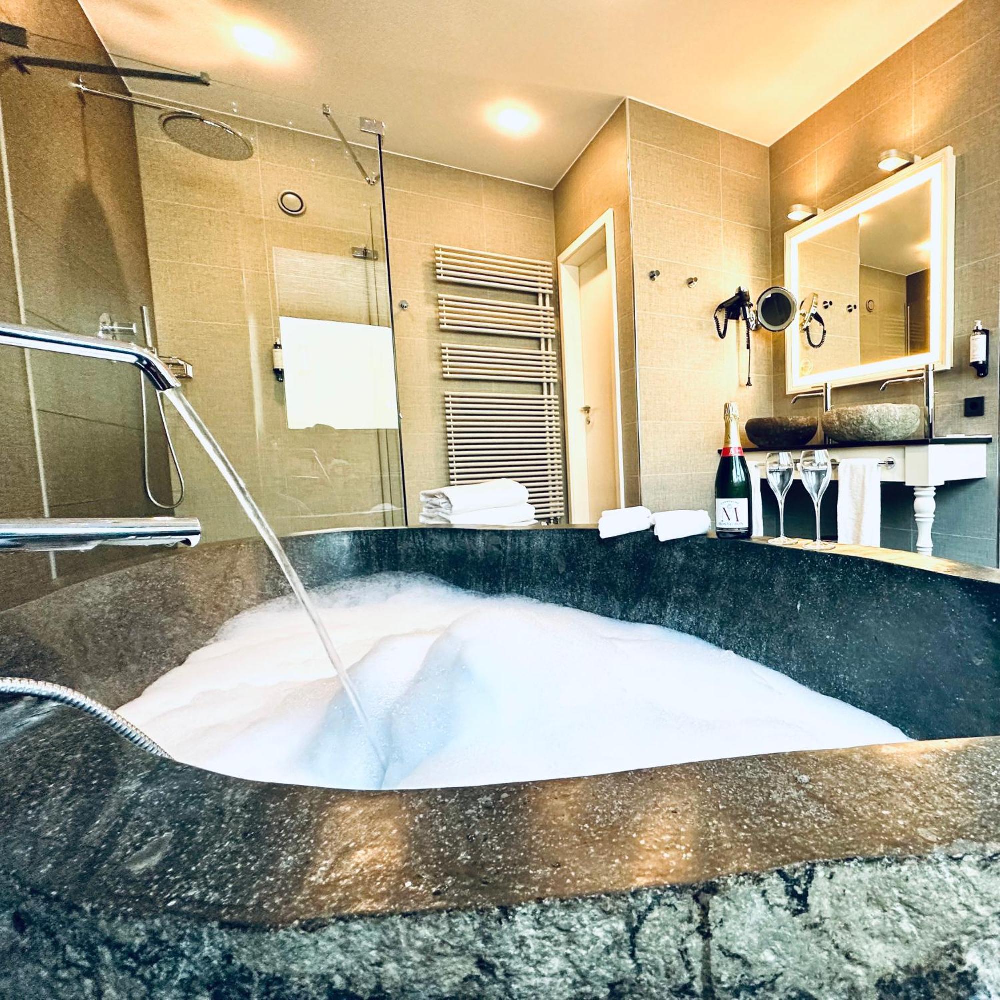 Suite with Balcony,1673655676:JPEG