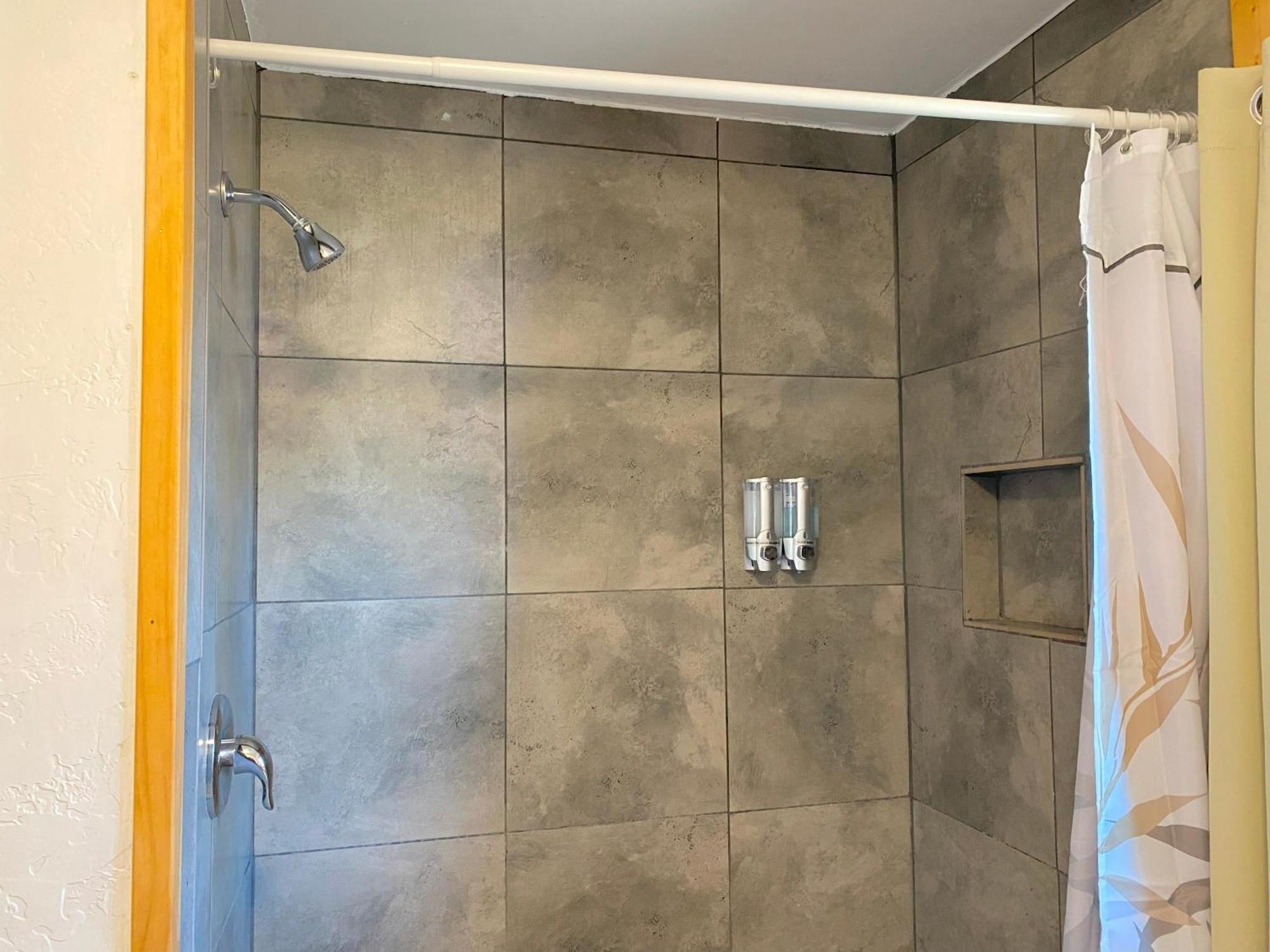 Queen Suite,1586178818:JPEG