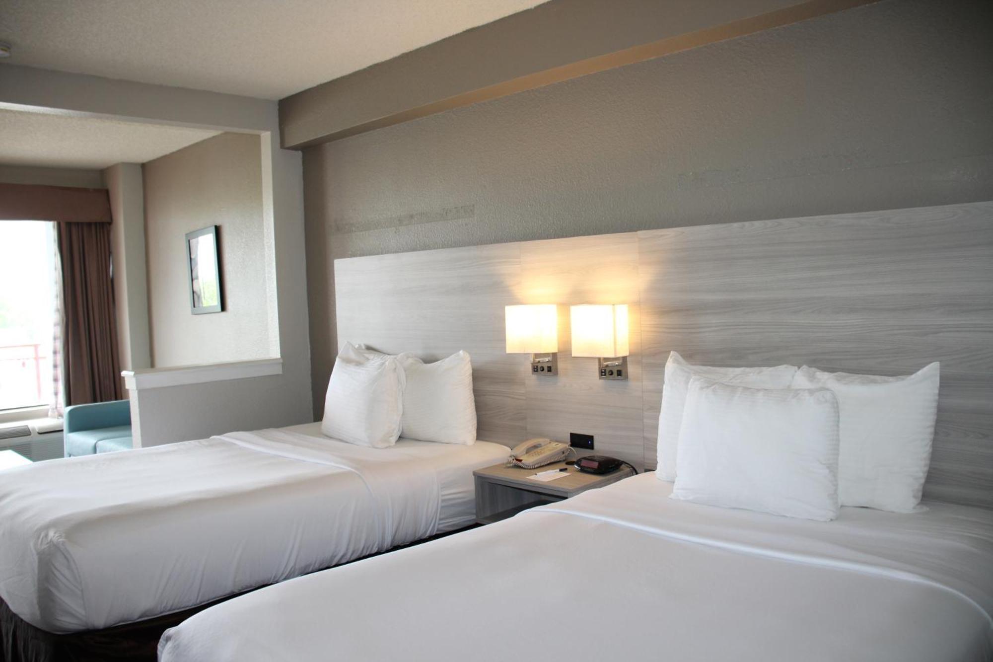 Double Room with Two Double Beds and City View - Non-Smoking,1586835654:JPEG