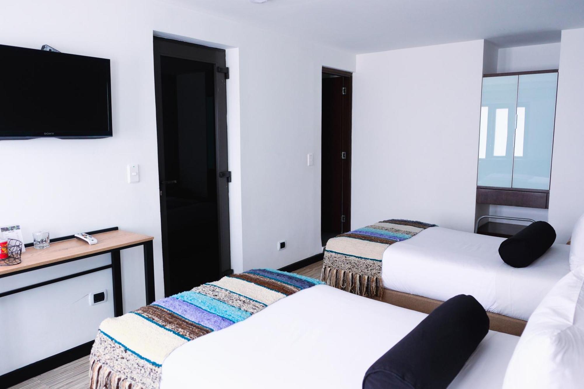 Twin Room,1586854679:JPEG