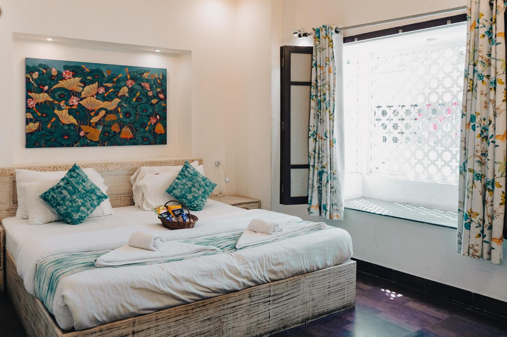 Deluxe Double Bedroom with Window Balcony