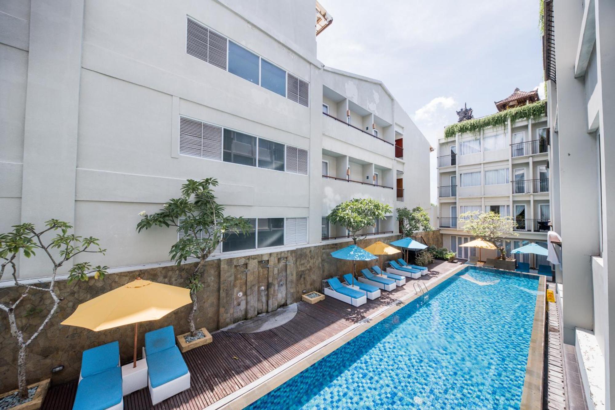 Deluxe Pool View