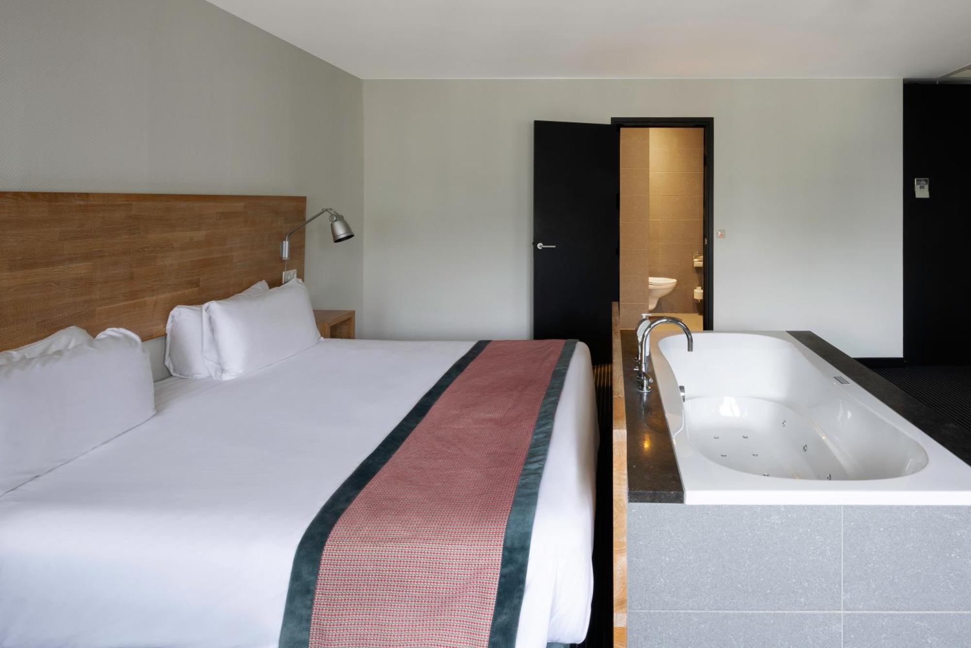 Junior Suite,1588035592:JPEG
