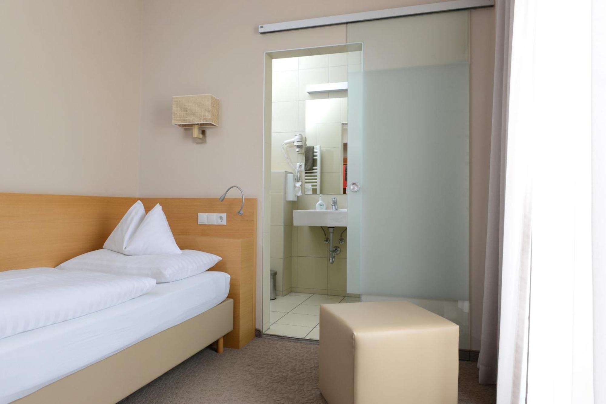 Single Room,1589247361:JPEG
