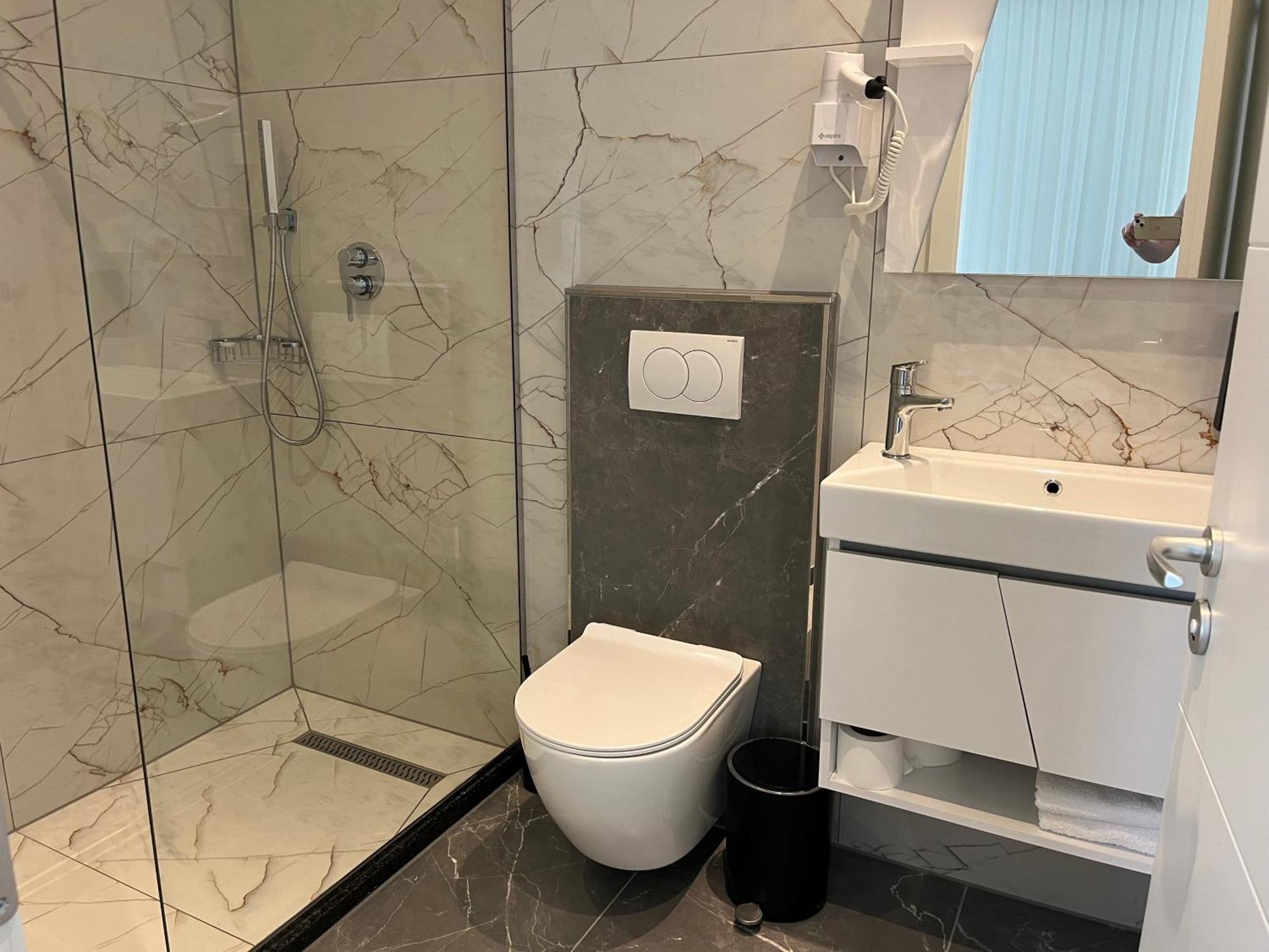 Double Room Private Bathroom
