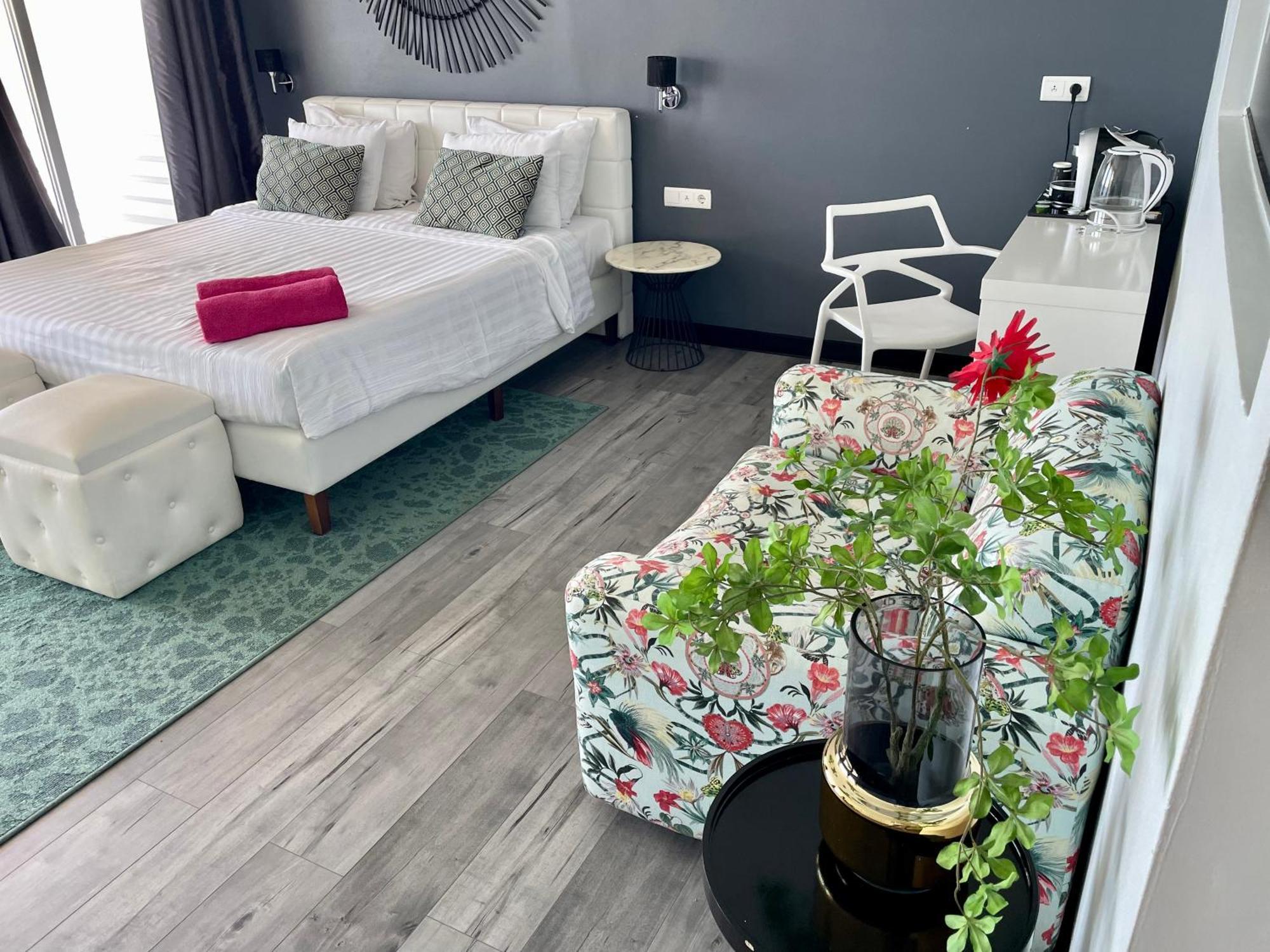Deluxe King Room Ocean Front