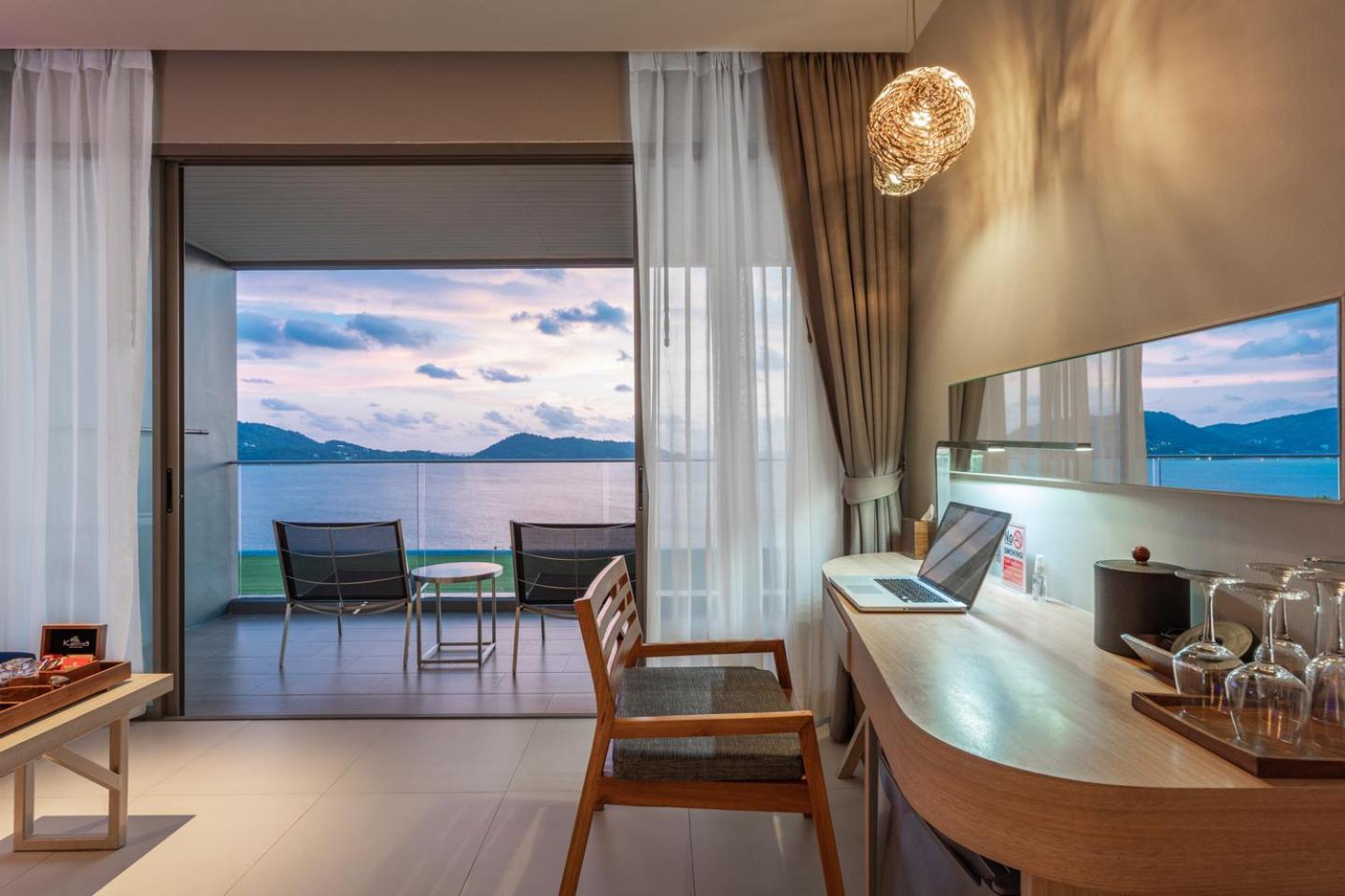 Deluxe Double or Twin Sea View